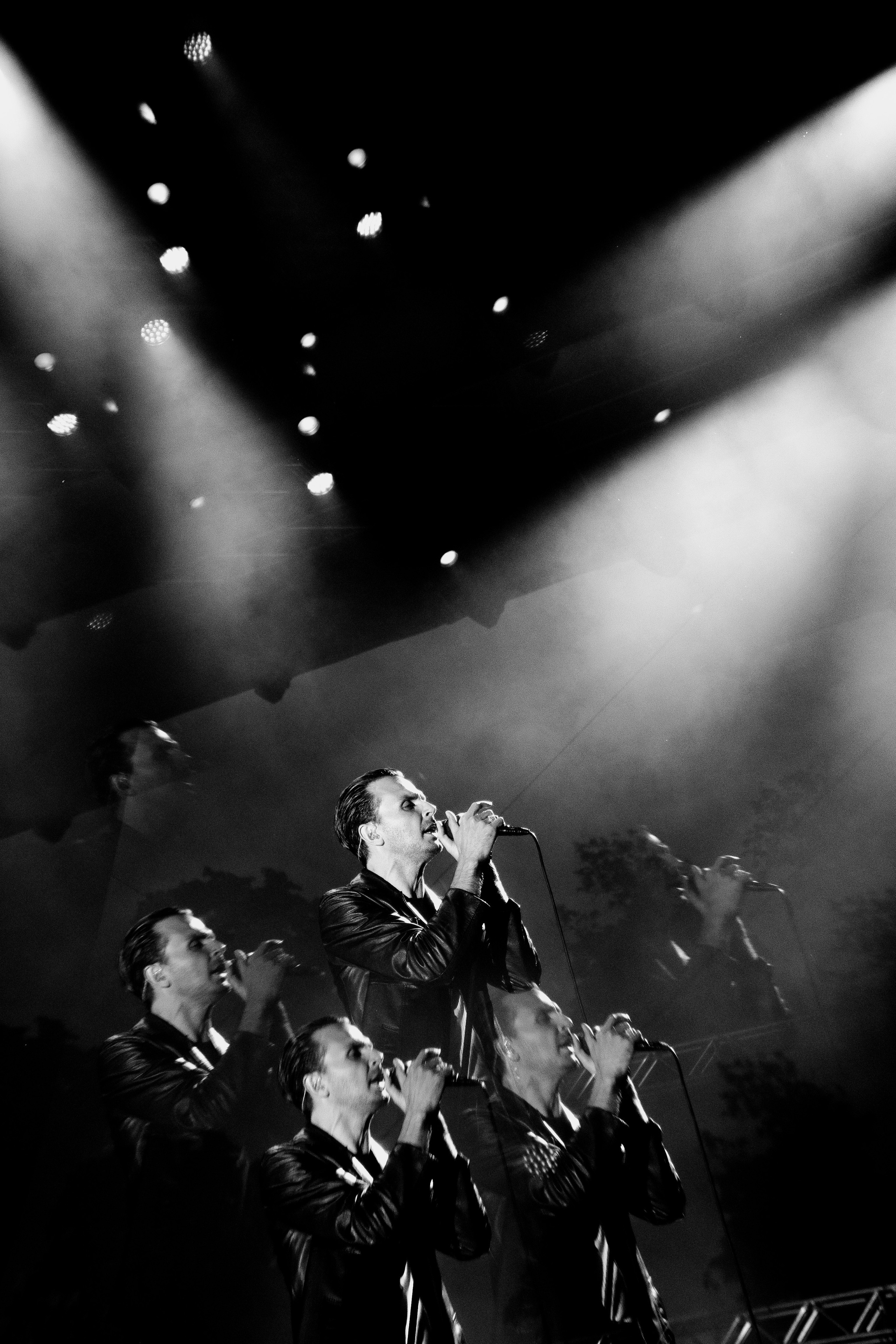 HURTS — Sigulda Medieval Castle. Фото • Відео • Аерозйомка • Контент для бізнесу