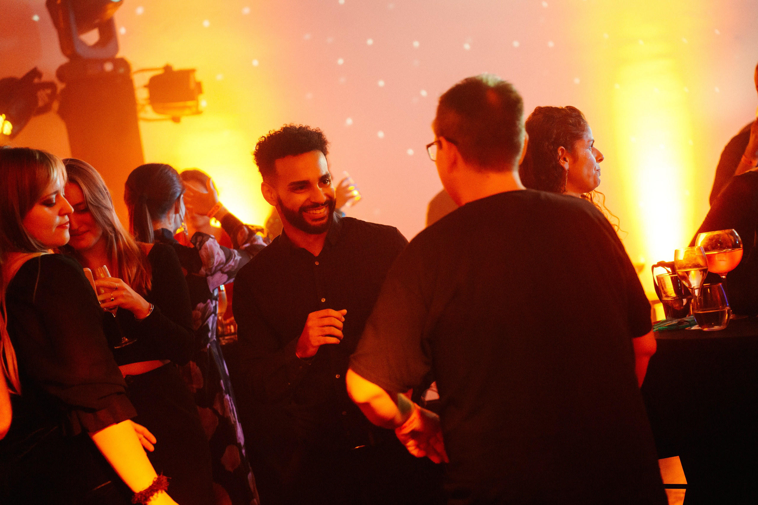 Barcelona — We shine together. Foto • Video • Produktion • Luftbildaufnahmen • Erstellung von Medien