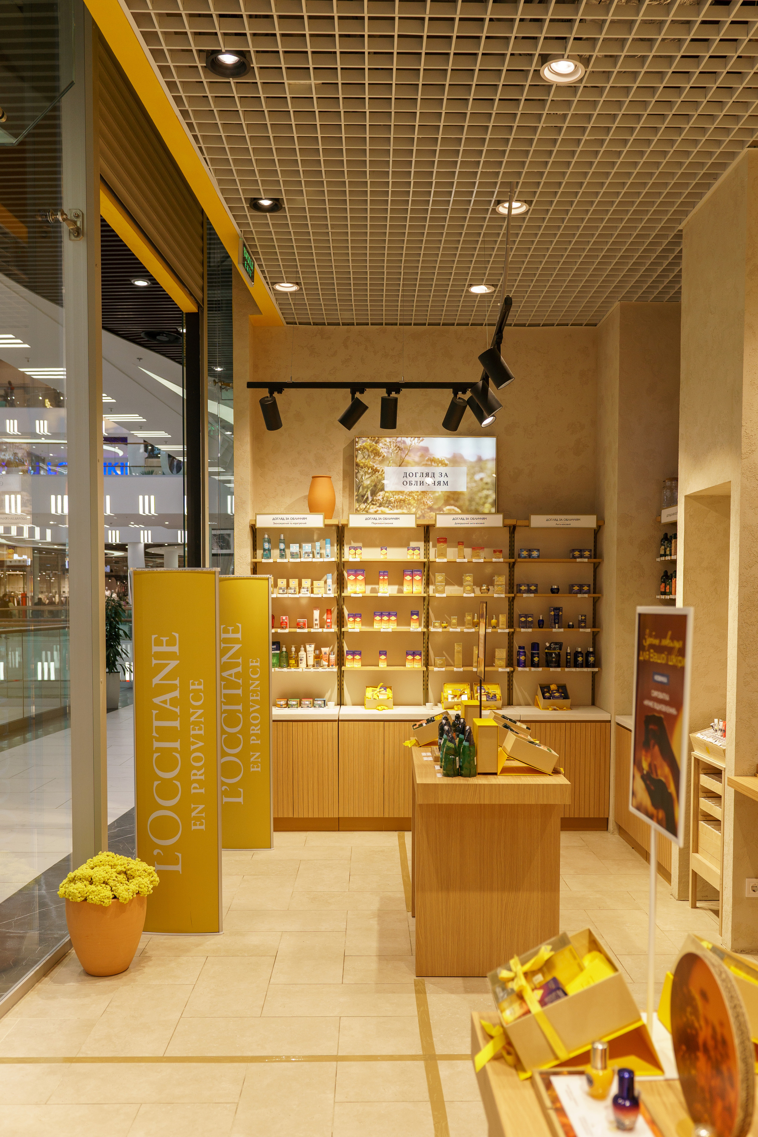 L'Occitane. Foto • Video • Produktion • Luftbildaufnahmen • Erstellung von Medien