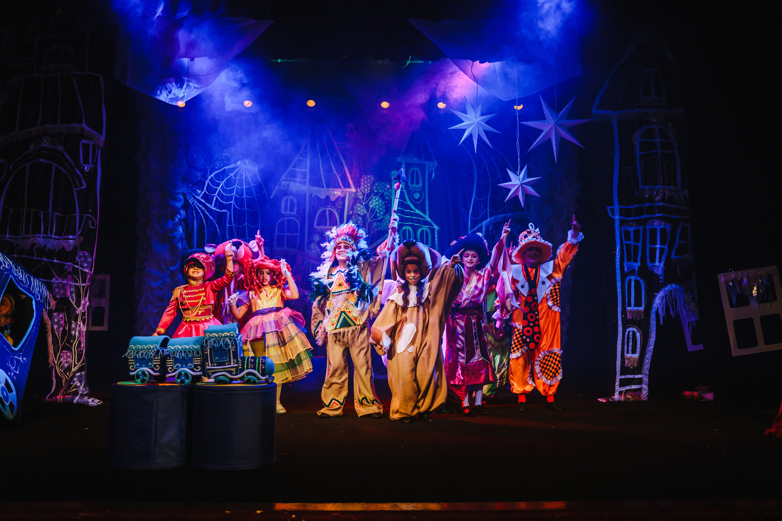 Театр «Сорванцы». Голубая стрела. Фото • Видео • Аэросъемка • Контент для бизнеса