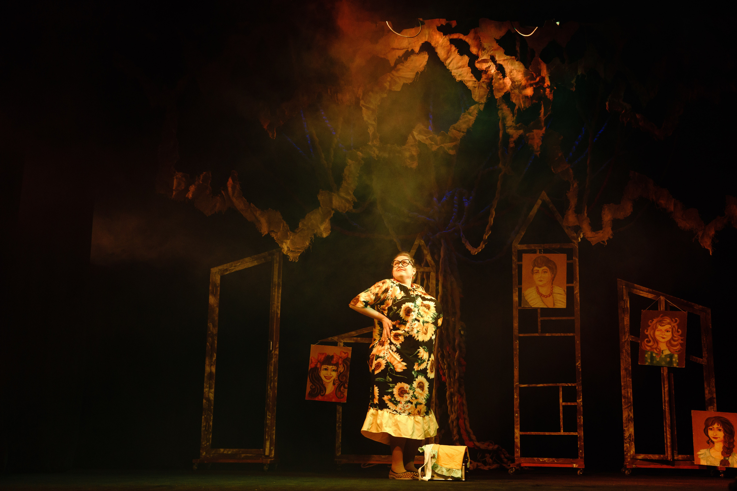 Театр «Сорванцы». Манюня. Фото • Відео • Аерозйомка • Контент для бізнесу