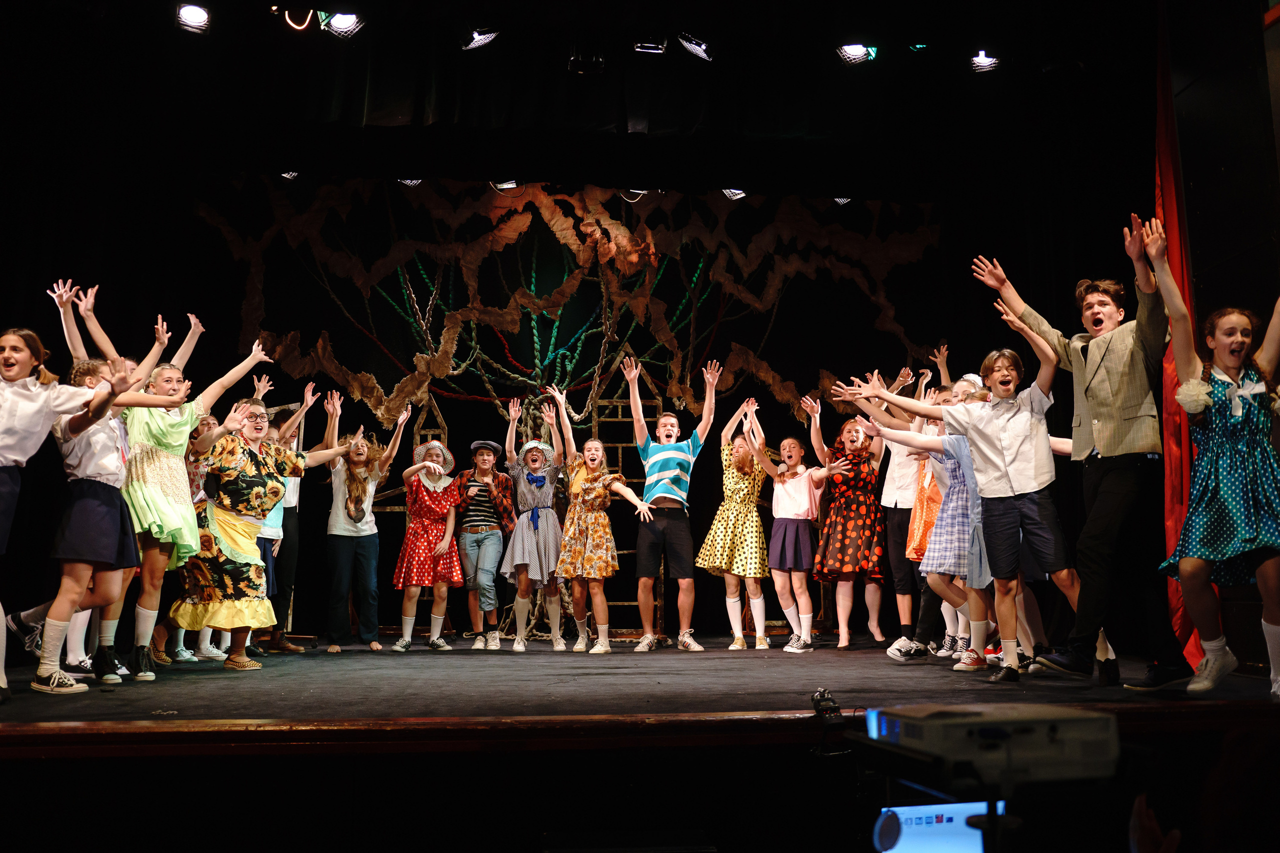 Театр «Сорванцы». Манюня. Фото • Відео • Аерозйомка • Контент для бізнесу