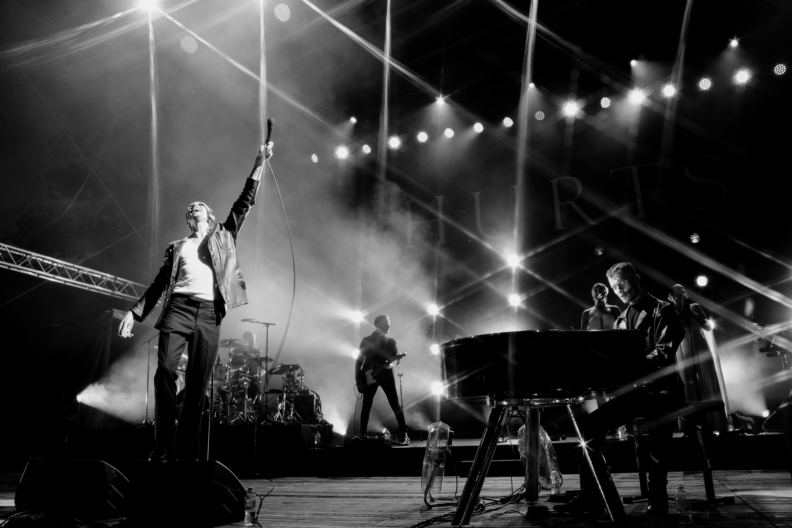 HURTS — Sigulda Medieval Castle. Фото • Відео • Аерозйомка • Контент для бізнесу