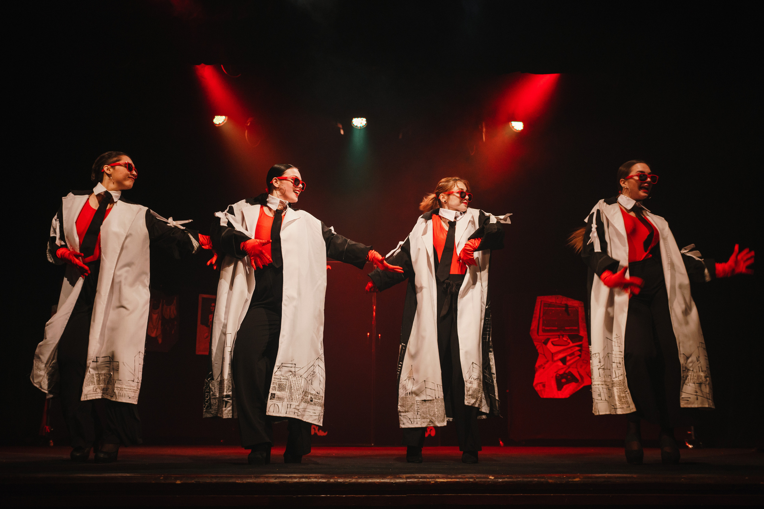 Театр «Сорванцы». Три плюс Кот. Фото • Видео • Аэросъемка • Контент для бизнеса