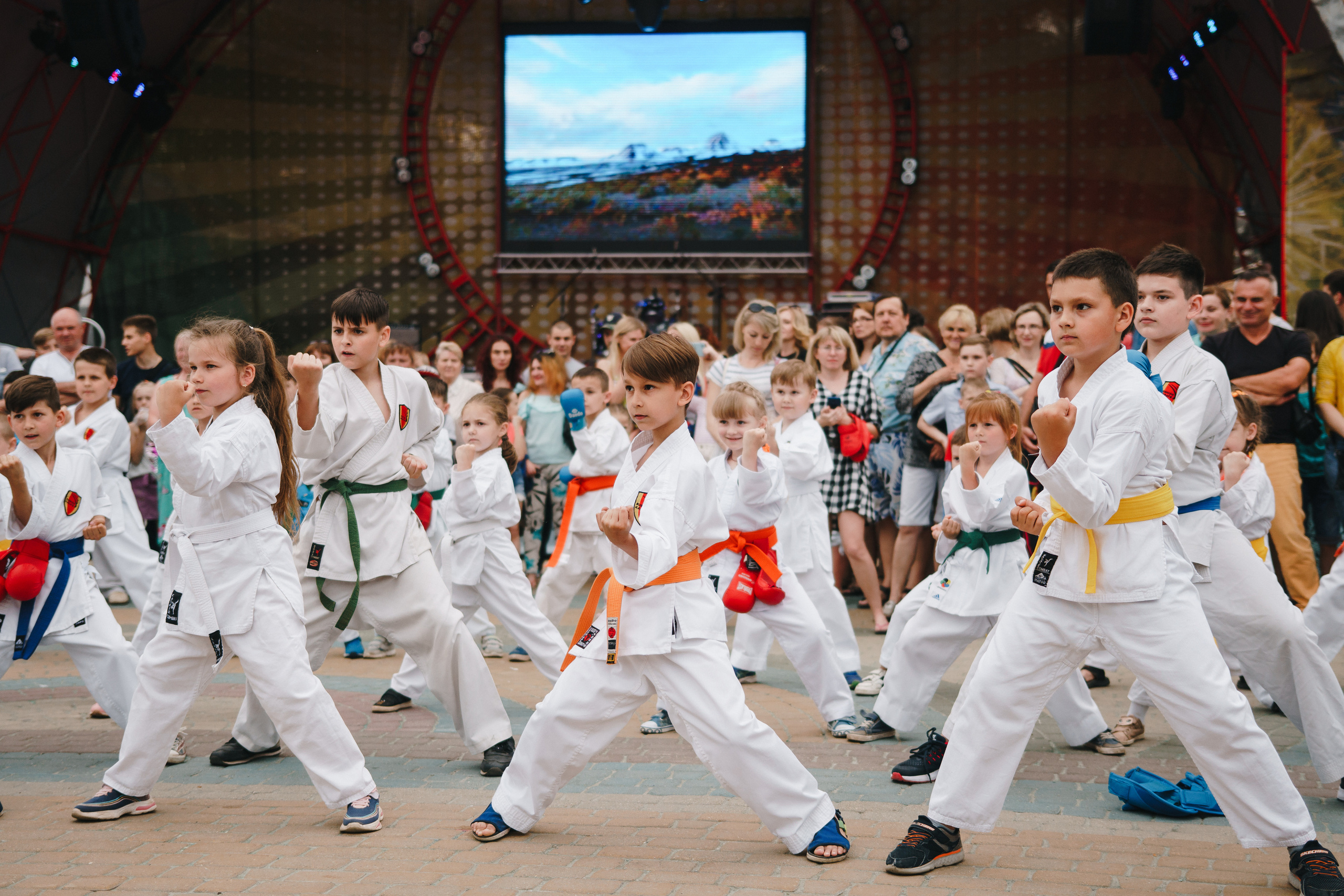День защиты детей в Центральном парке. Foto • Video • Produktion • Luftbildaufnahmen • Erstellung von Medien