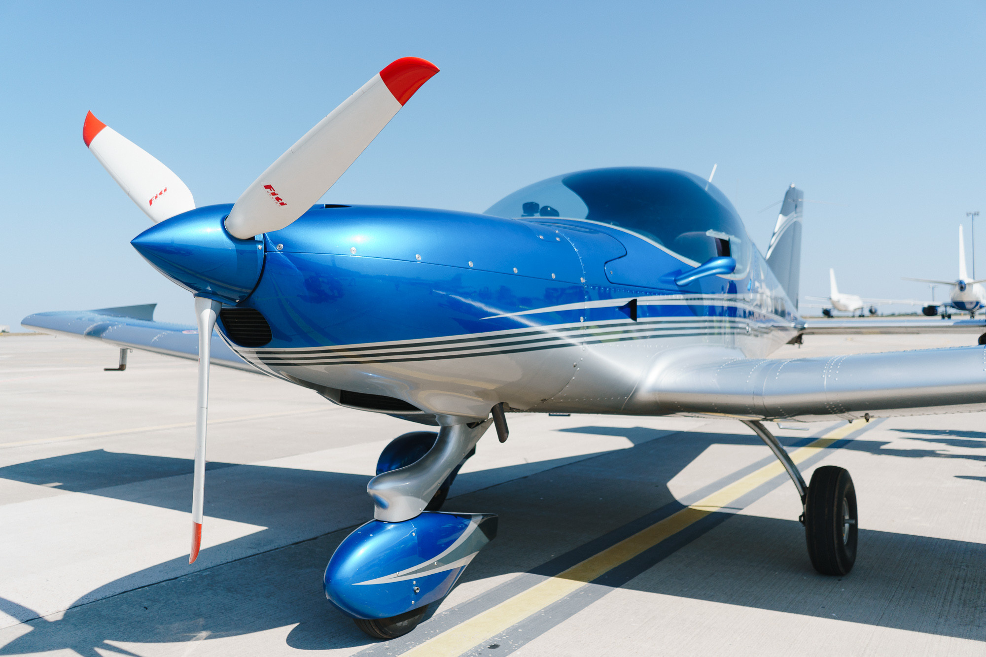 Plane Spotting Day. Kharkiv International Airport. Foto • Video • Produktion • Luftbildaufnahmen • Erstellung von Medien