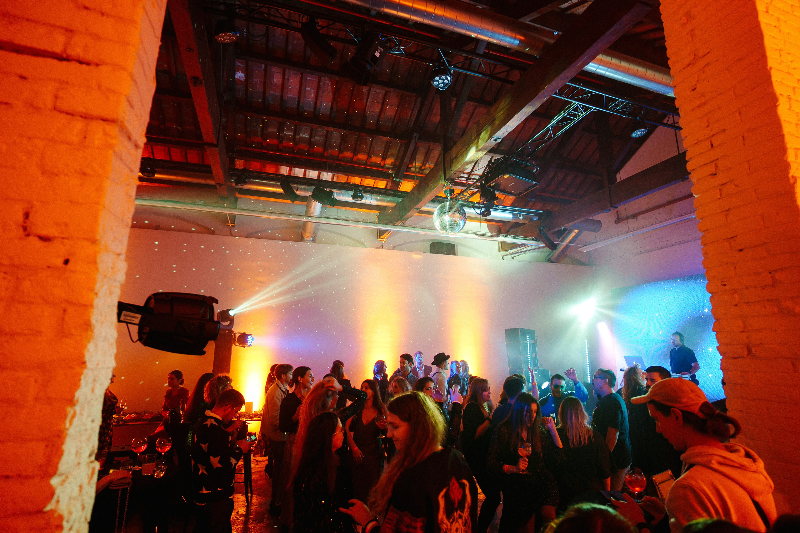 Barcelona — We shine together. Foto • Video • Produktion • Luftbildaufnahmen • Erstellung von Medien