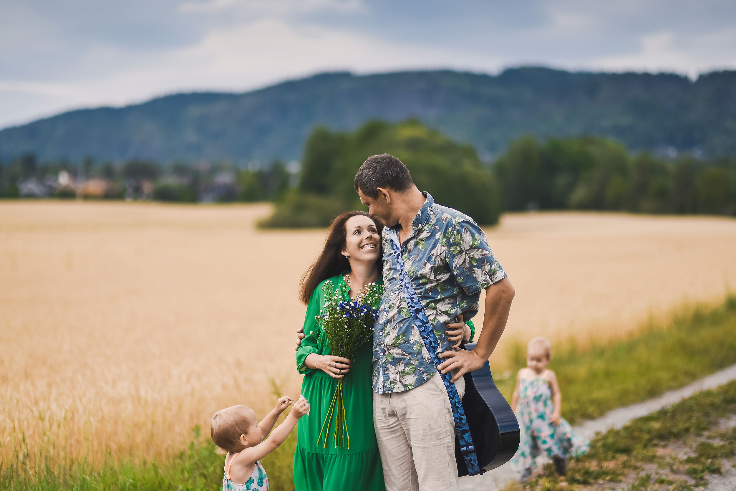 Mariya, Denis and two princesses. Family and wedding photographer in Norway Bublik Polina