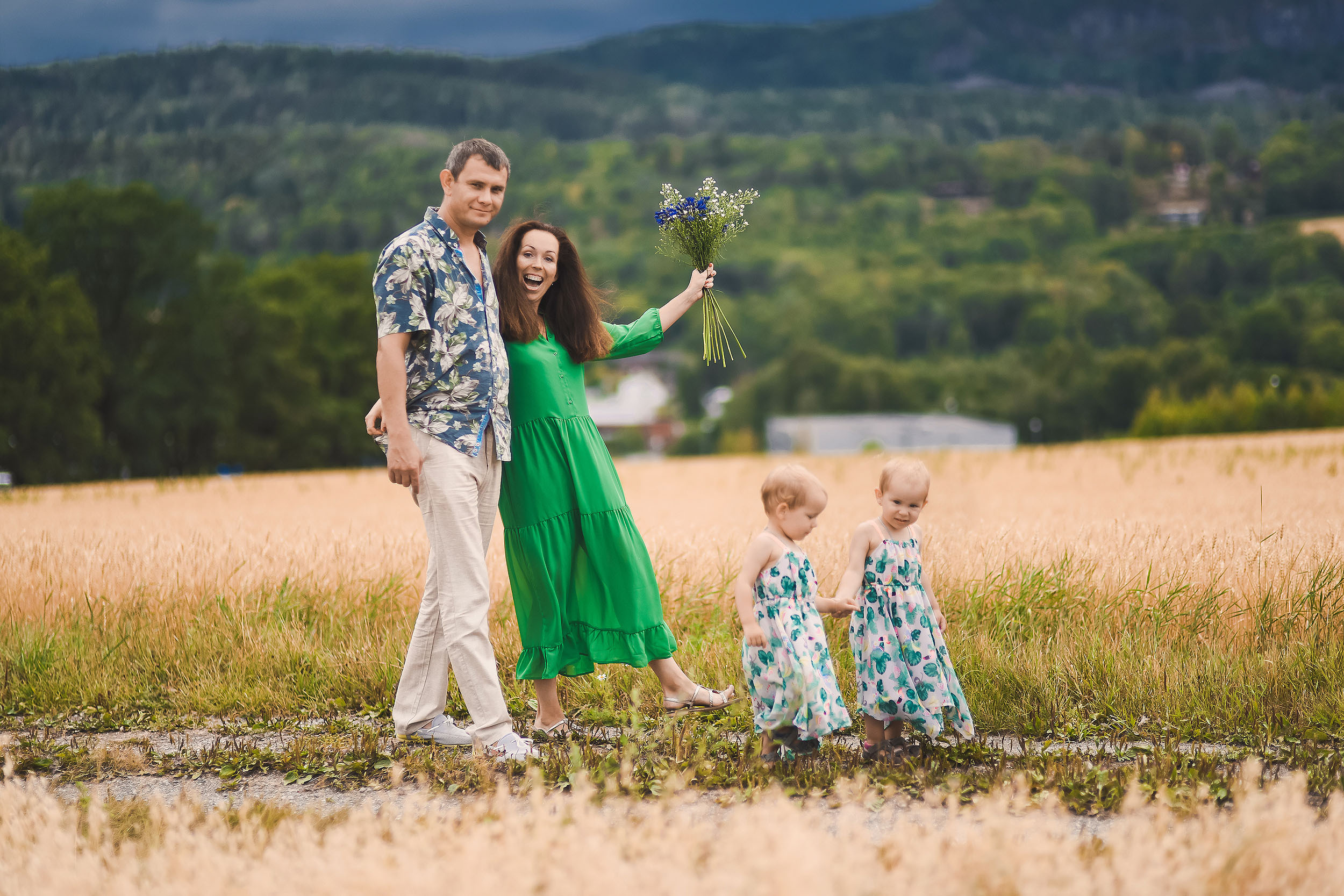 Mariya, Denis and two princesses. Family and wedding photographer in Norway Bublik Polina