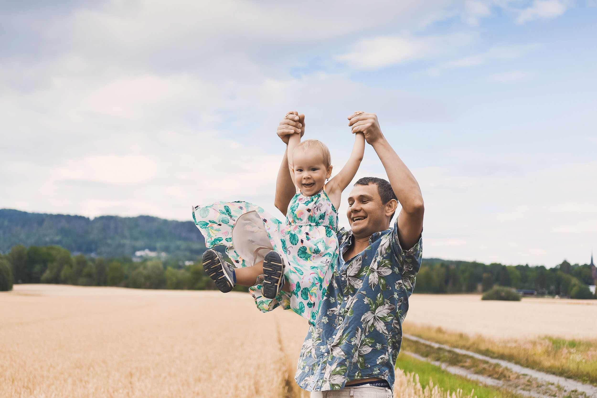 Mariya, Denis and two princesses. Family and wedding photographer in Norway Bublik Polina
