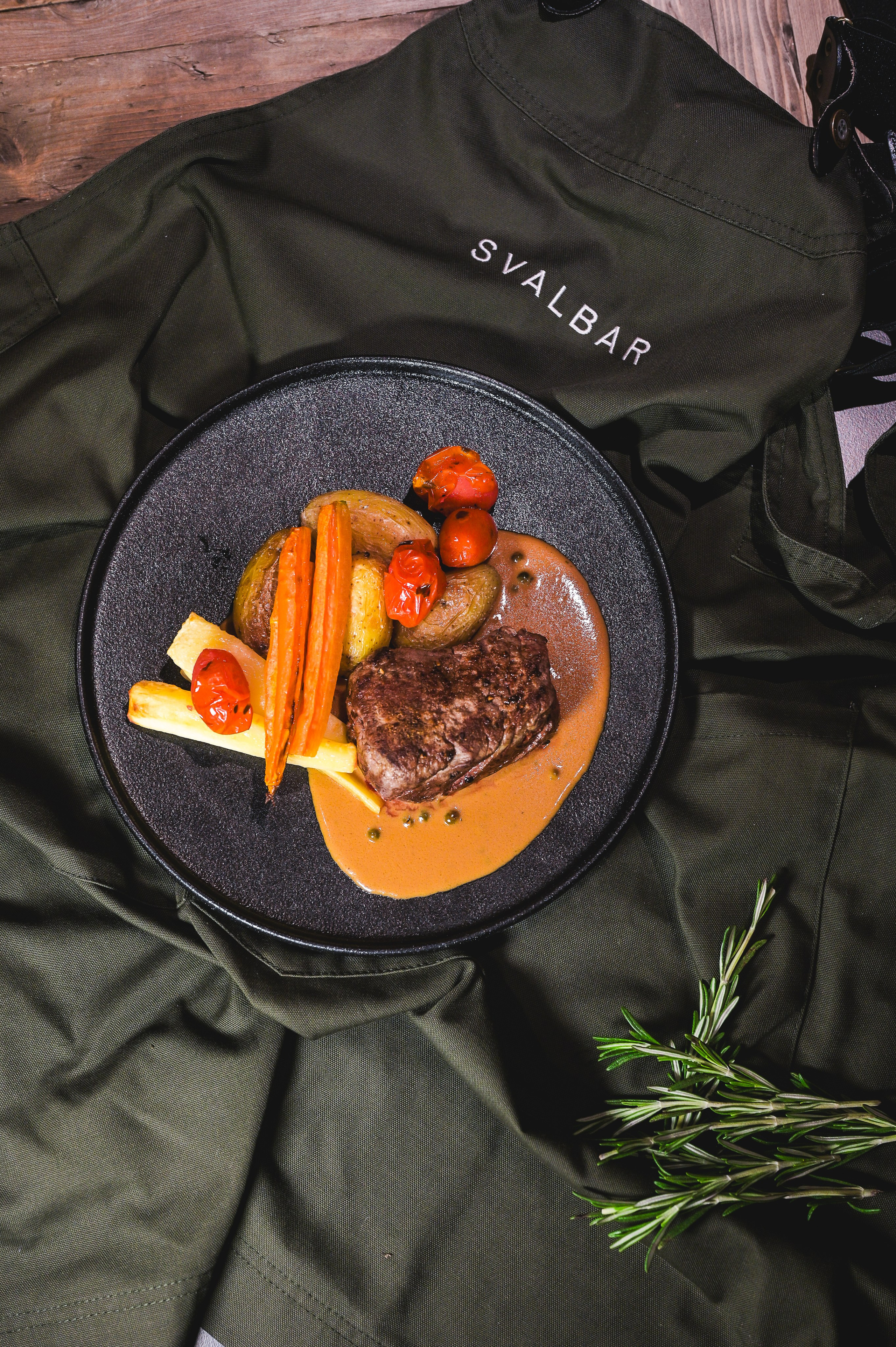 Dishes. Family and wedding photographer in Norway Bublik Polina