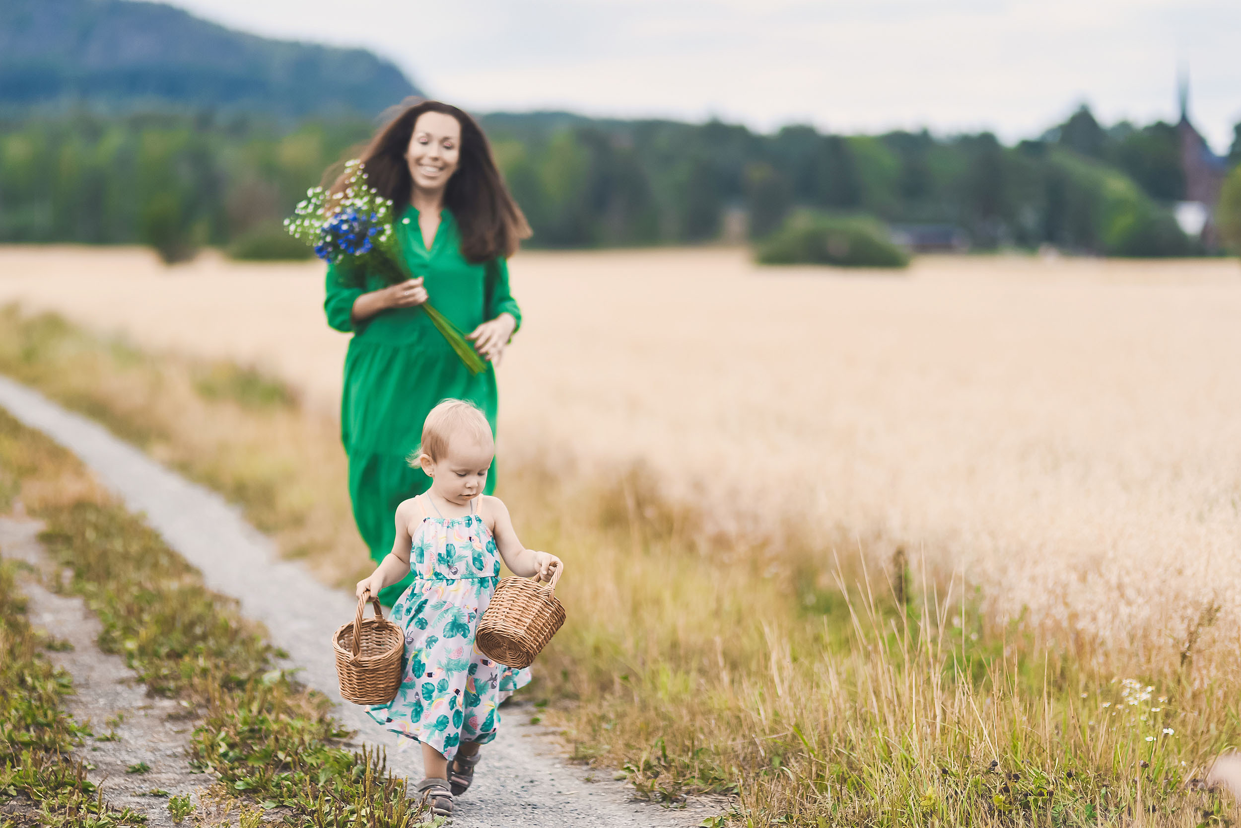 Mariya, Denis and two princesses. Family and wedding photographer in Norway Bublik Polina
