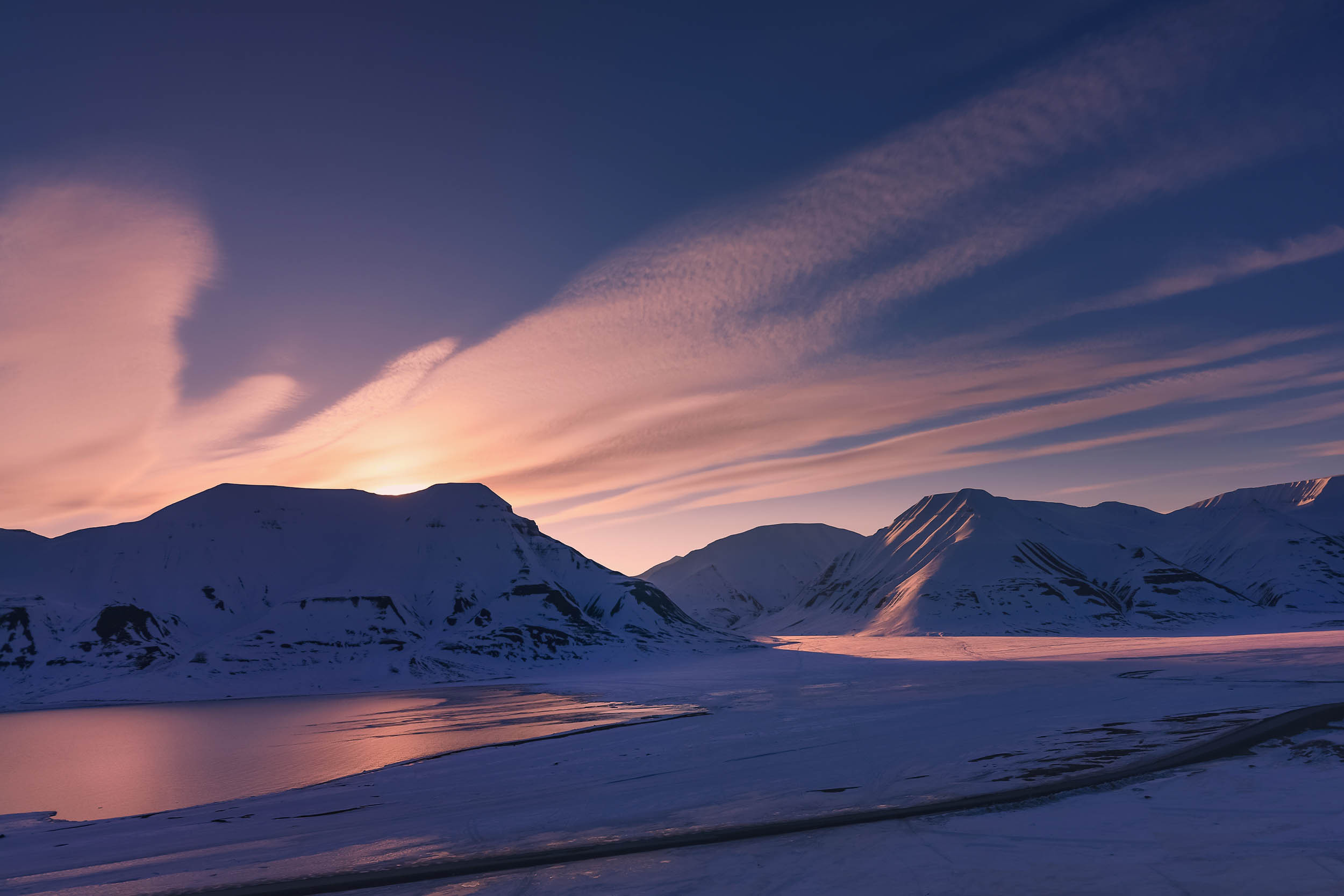 Svalbard. Winter. Day. Family and wedding photographer in Norway Bublik Polina