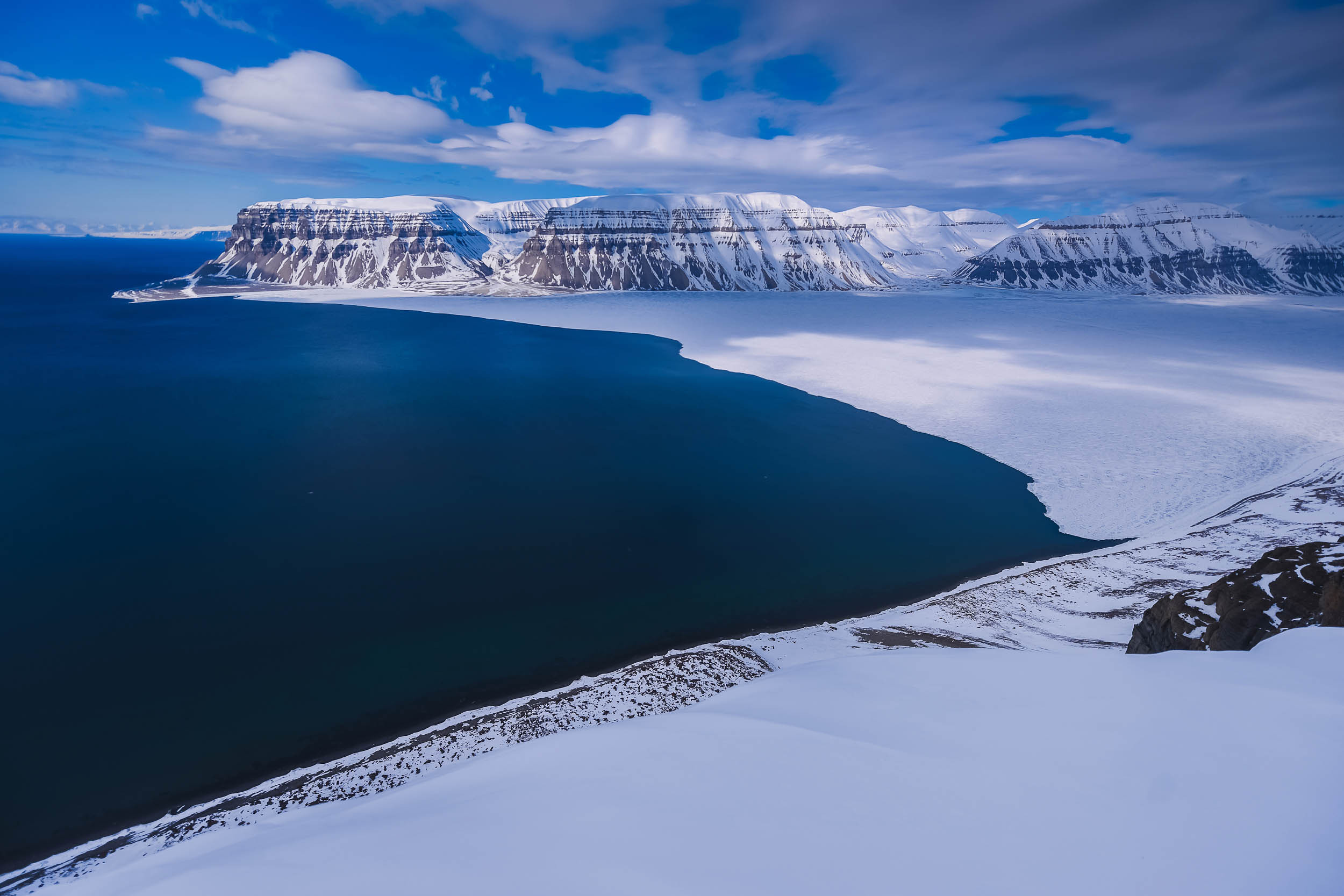Svalbard. Winter. Day. Family and wedding photographer in Norway Bublik Polina