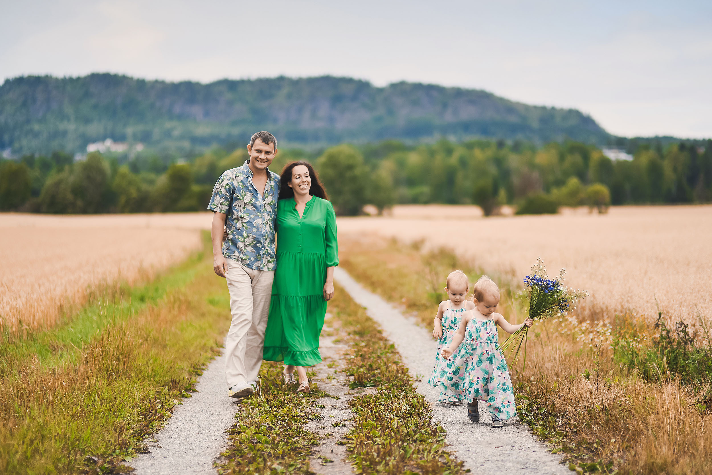 Mariya, Denis and two princesses. Family and wedding photographer in Norway Bublik Polina