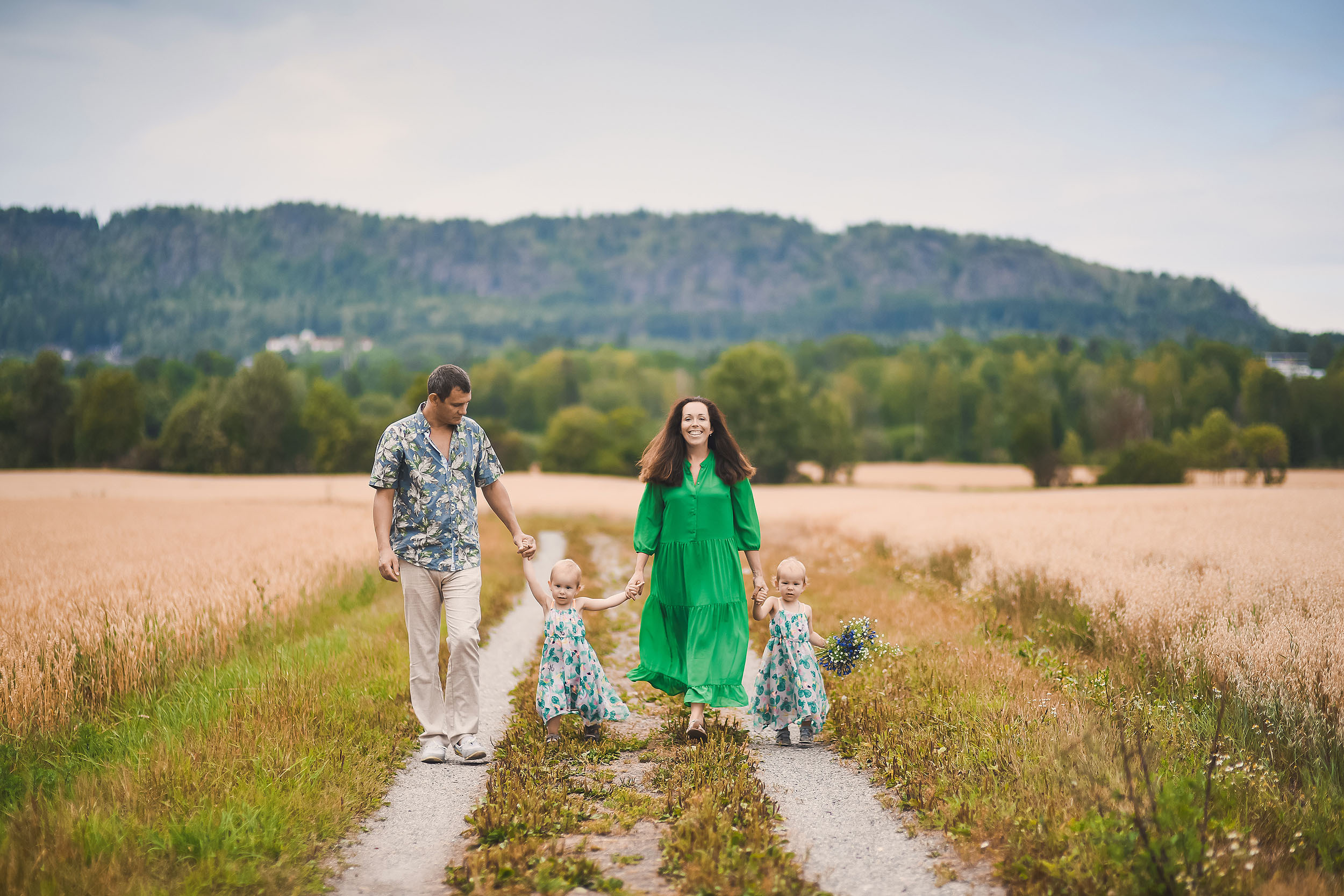 Mariya, Denis and two princesses. Family and wedding photographer in Norway Bublik Polina