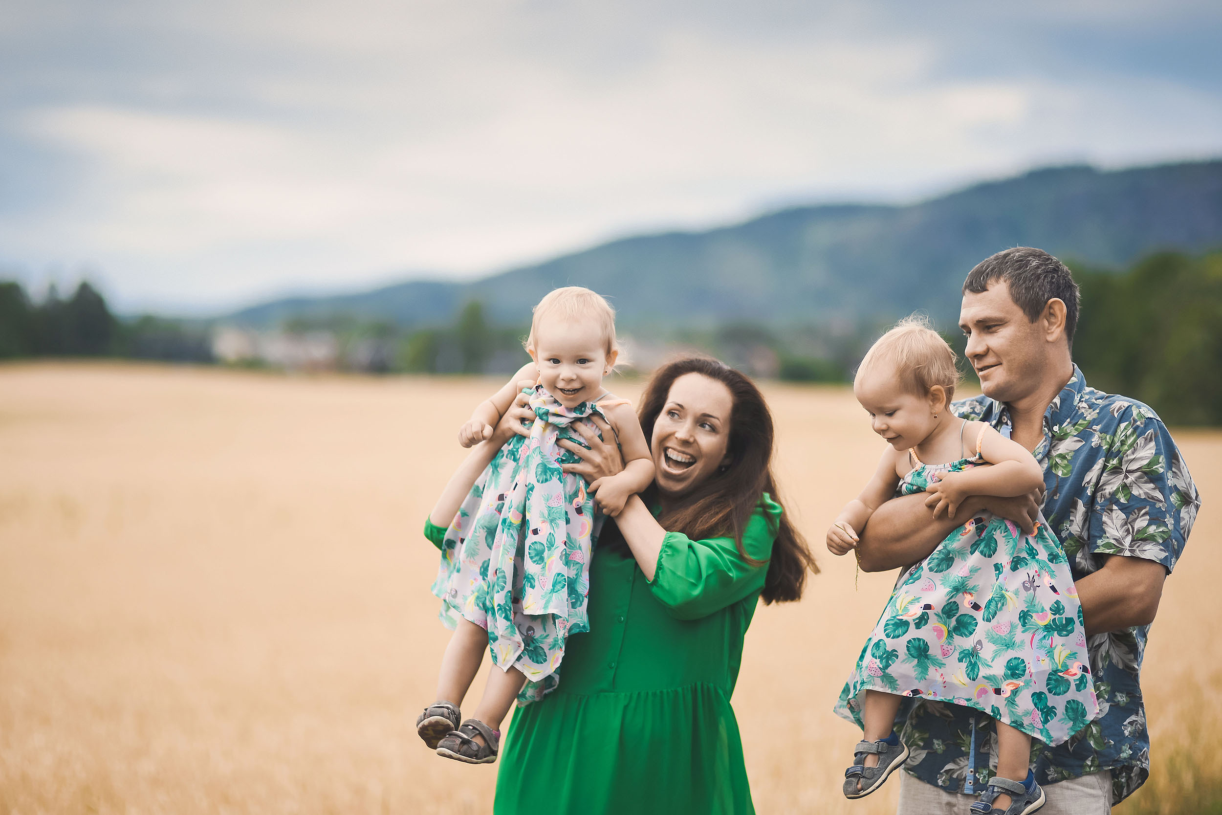 Mariya, Denis and two princesses. Family and wedding photographer in Norway Bublik Polina