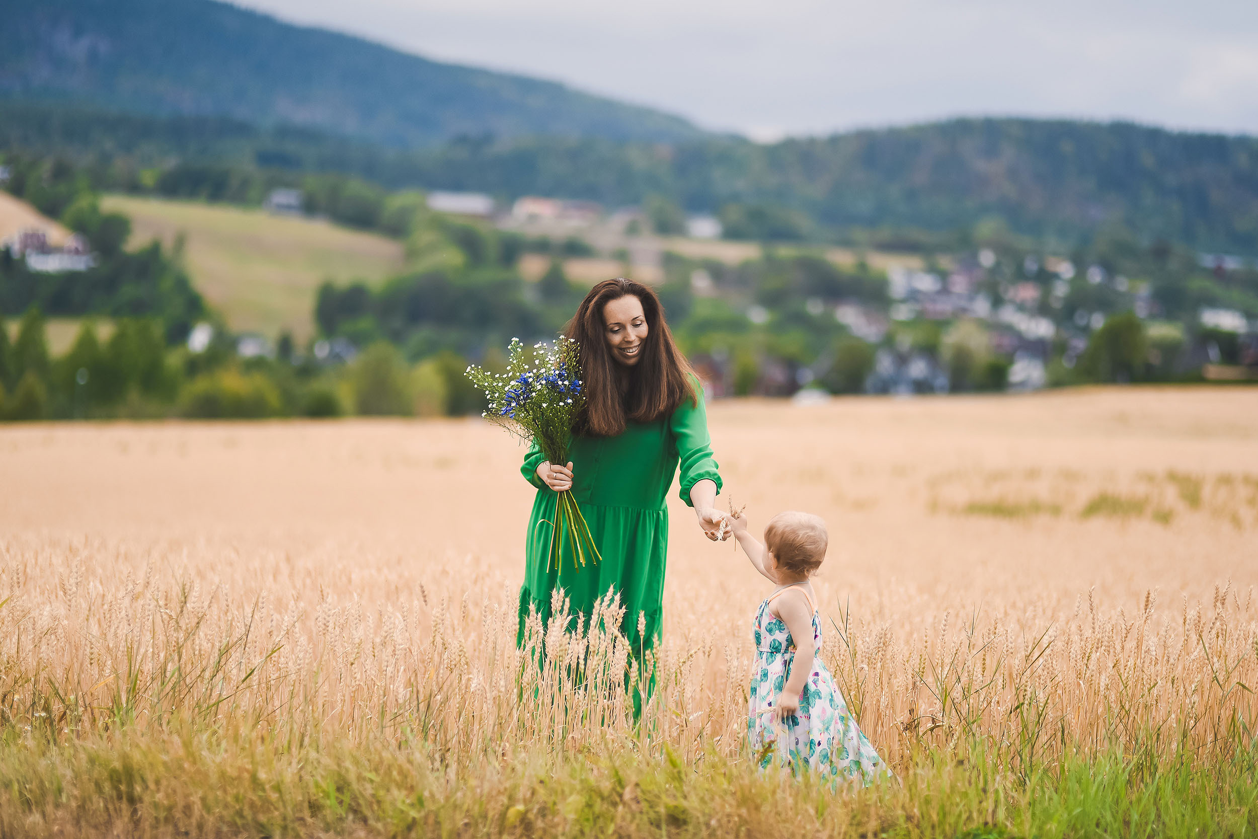 Mariya, Denis and two princesses. Family and wedding photographer in Norway Bublik Polina