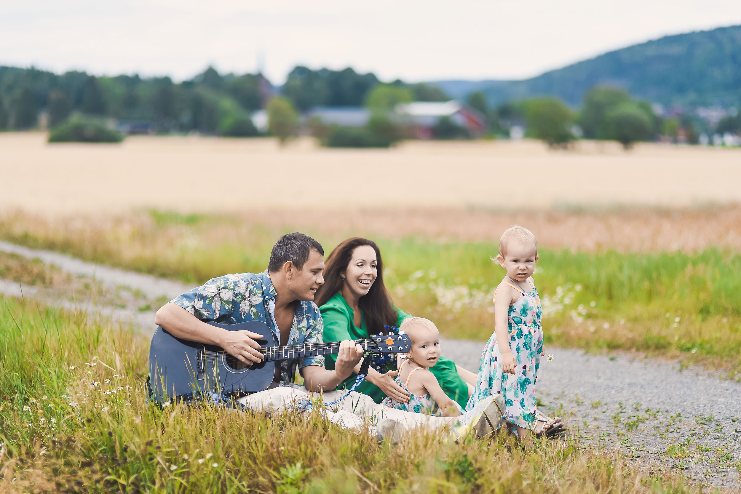 Mariya, Denis and two princesses. Family and wedding photographer in Norway Bublik Polina