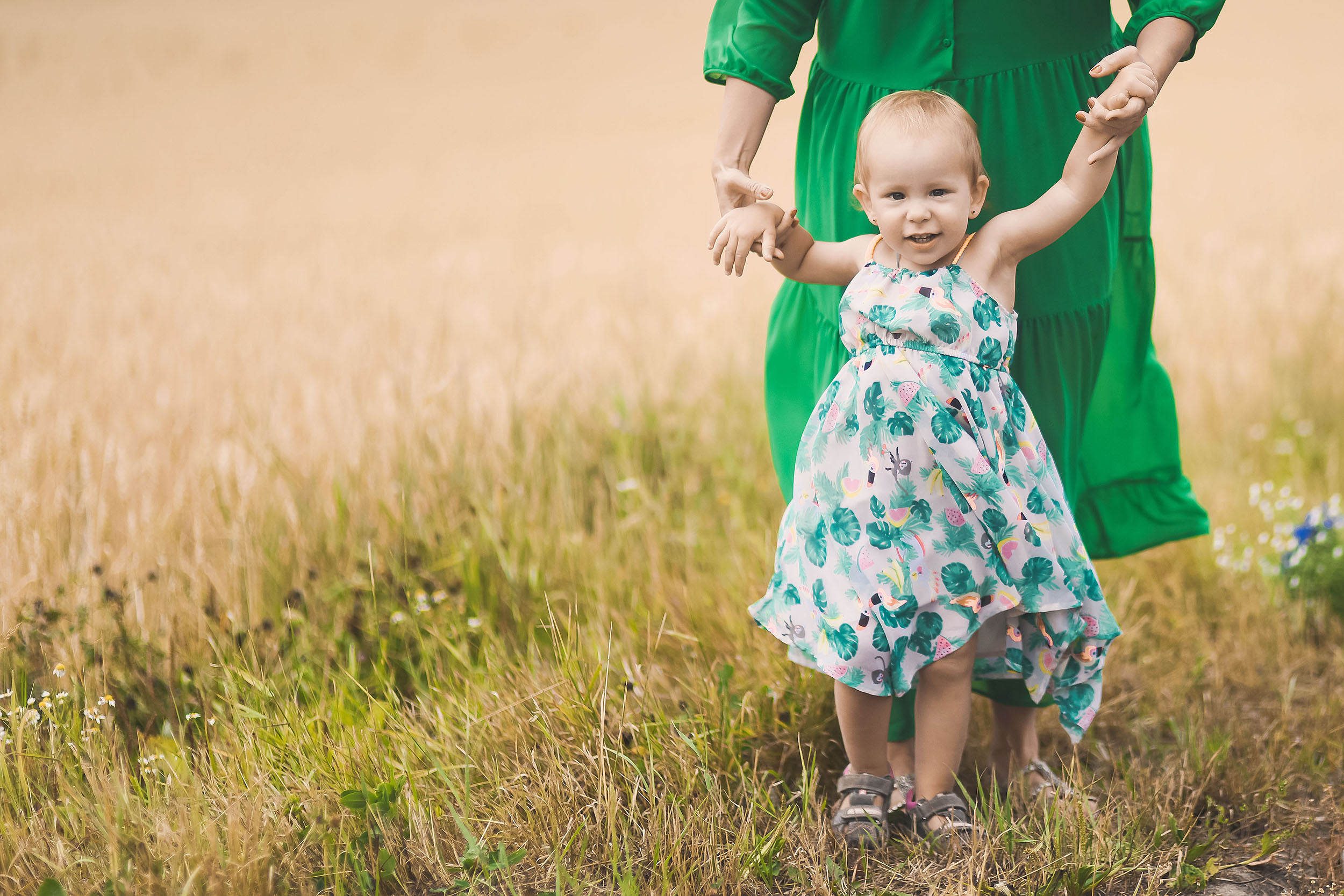 Mariya, Denis and two princesses. Family and wedding photographer in Norway Bublik Polina