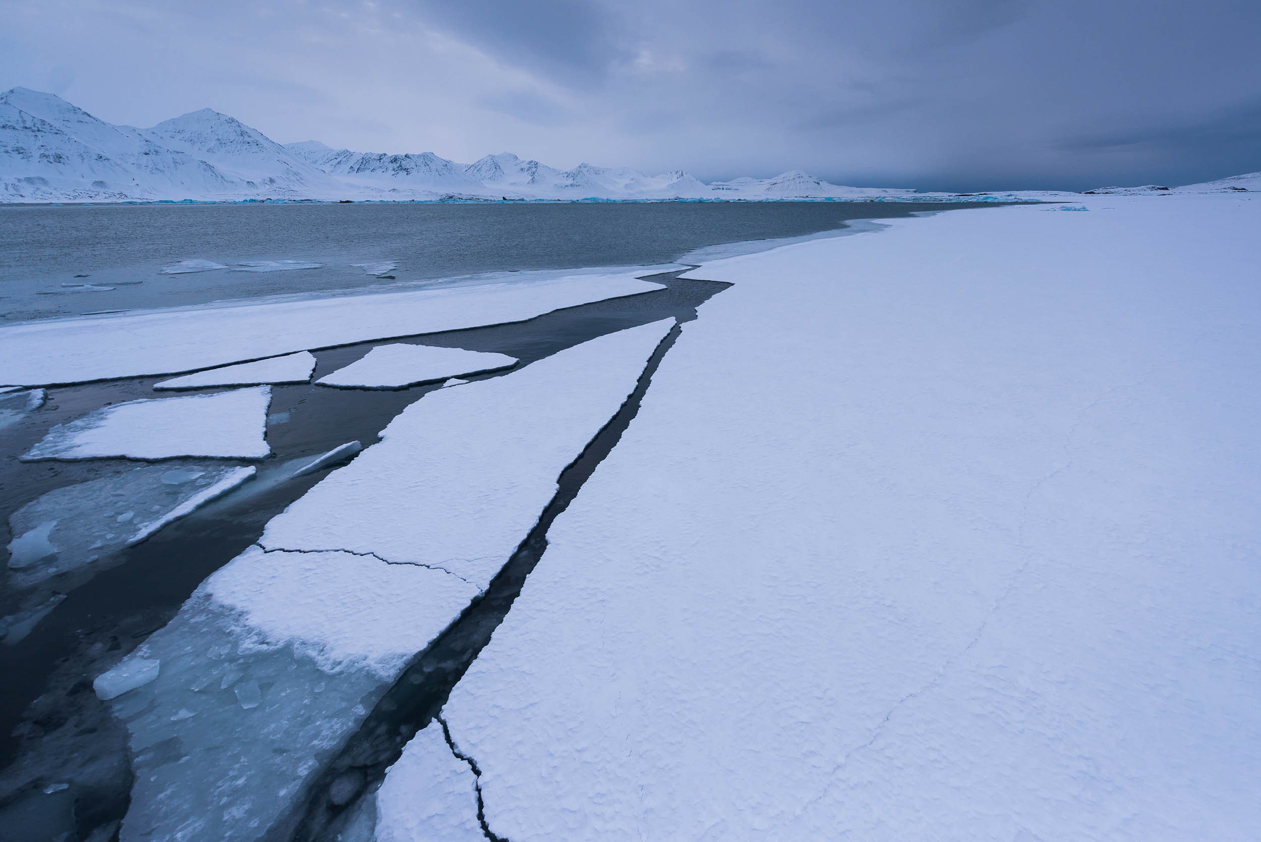 Svalbard. Winter. Day. Family and wedding photographer in Norway Bublik Polina