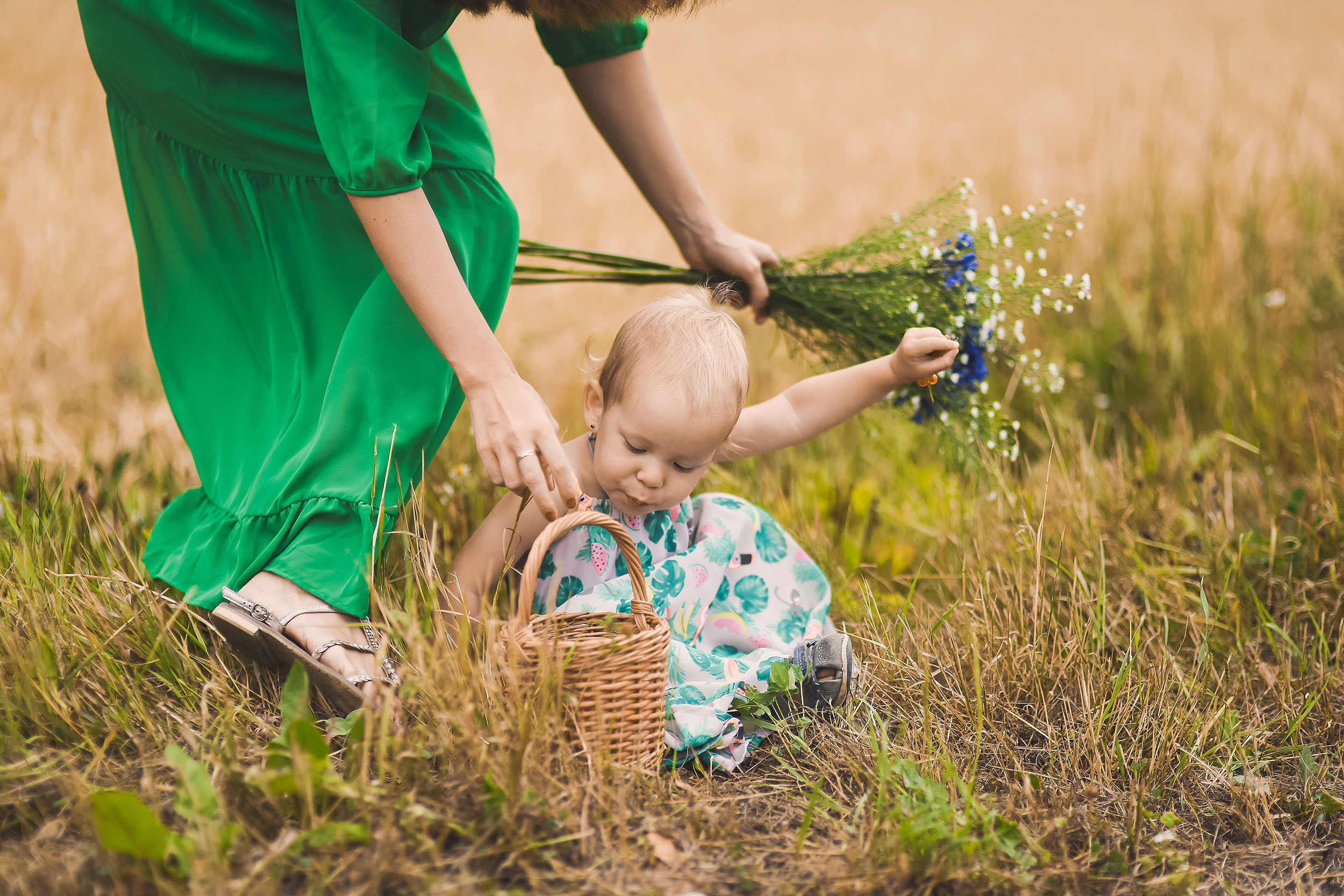 Mariya, Denis and two princesses. Family and wedding photographer in Norway Bublik Polina