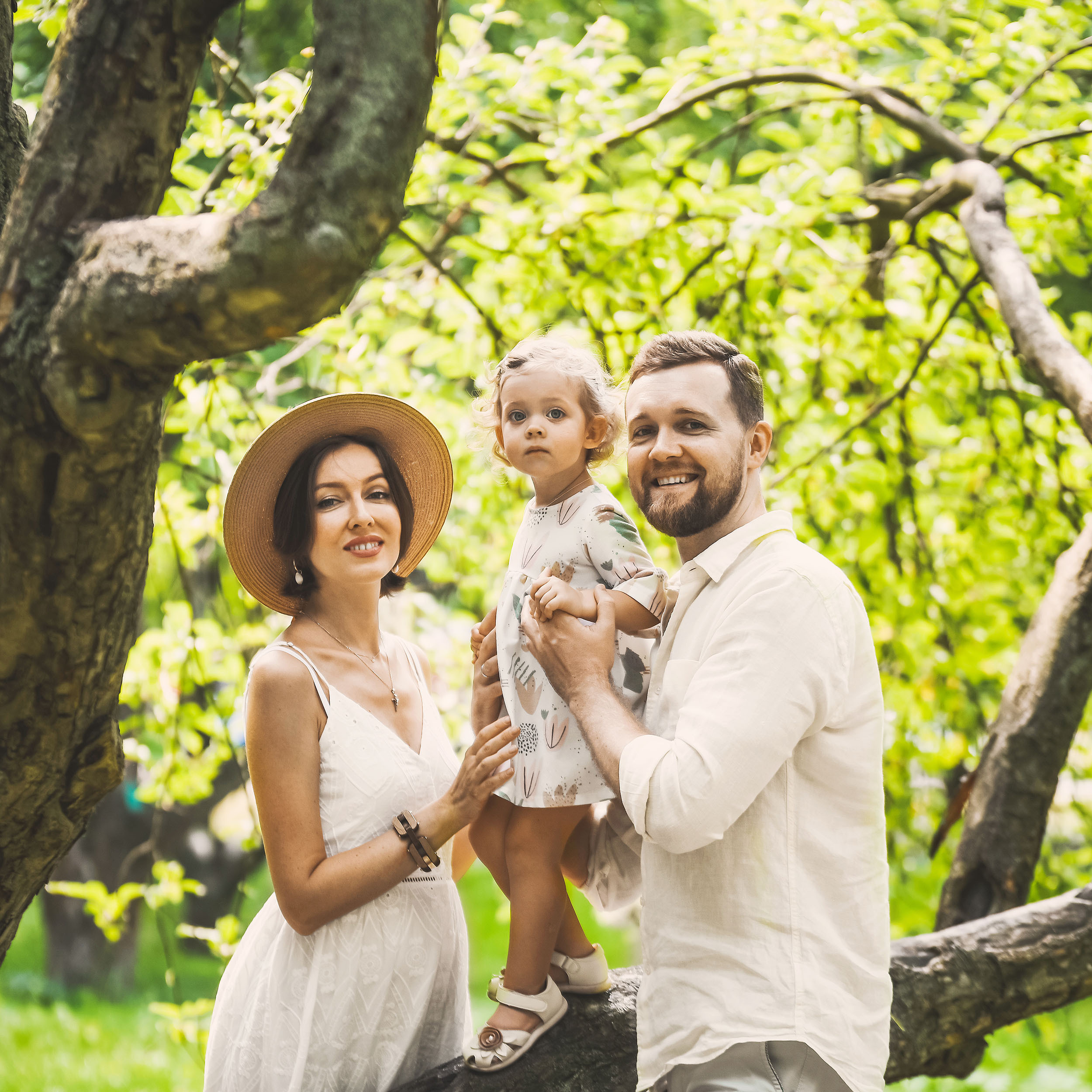Anna, Euvgeniy, Polina and Miron soon. Family and wedding photographer in Norway Bublik Polina