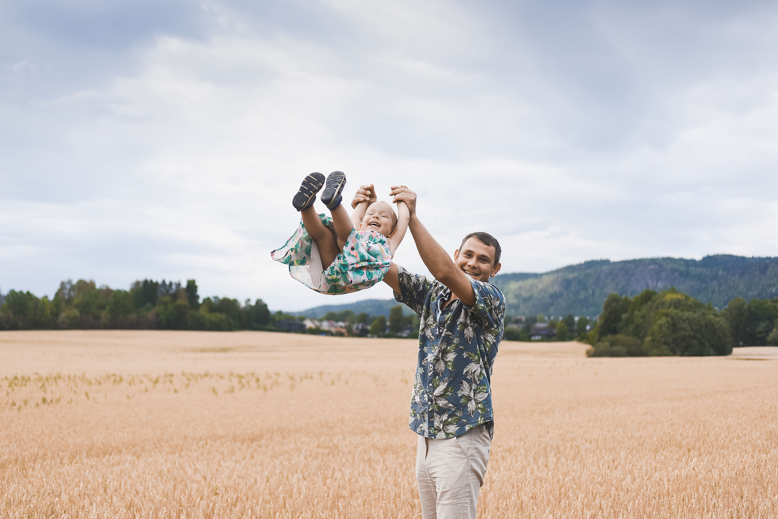 Mariya, Denis and two princesses. Family and wedding photographer in Norway Bublik Polina