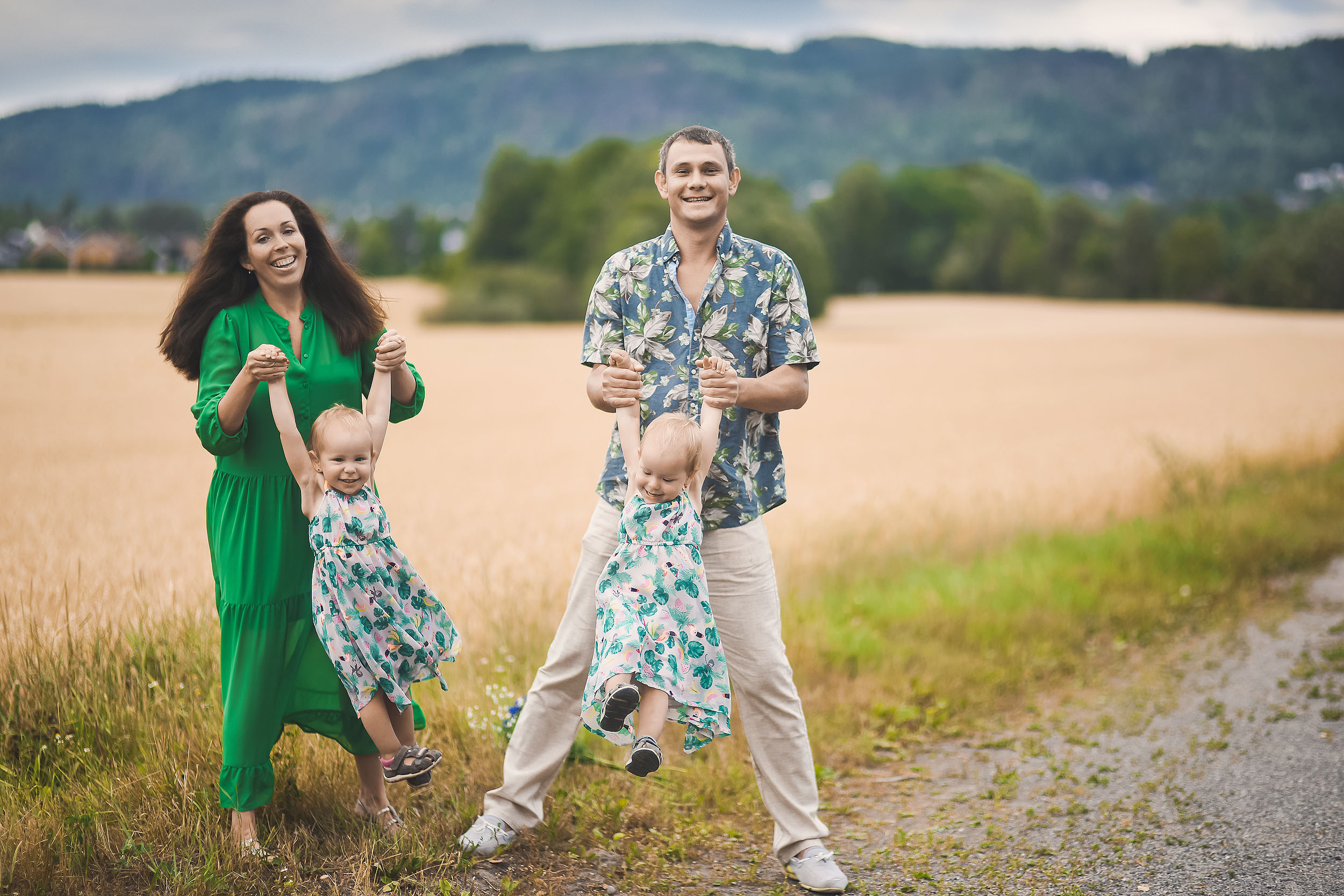 Mariya, Denis and two princesses. Family and wedding photographer in Norway Bublik Polina