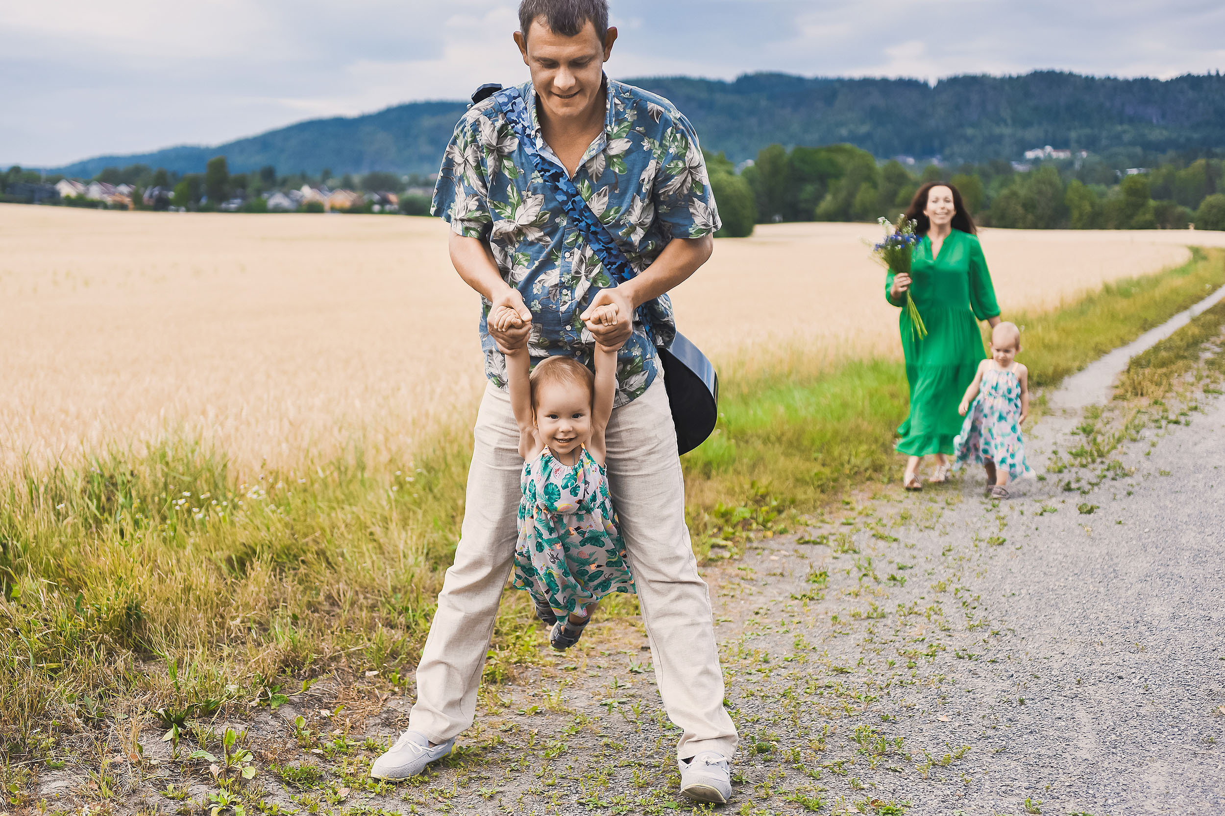Mariya, Denis and two princesses. Family and wedding photographer in Norway Bublik Polina