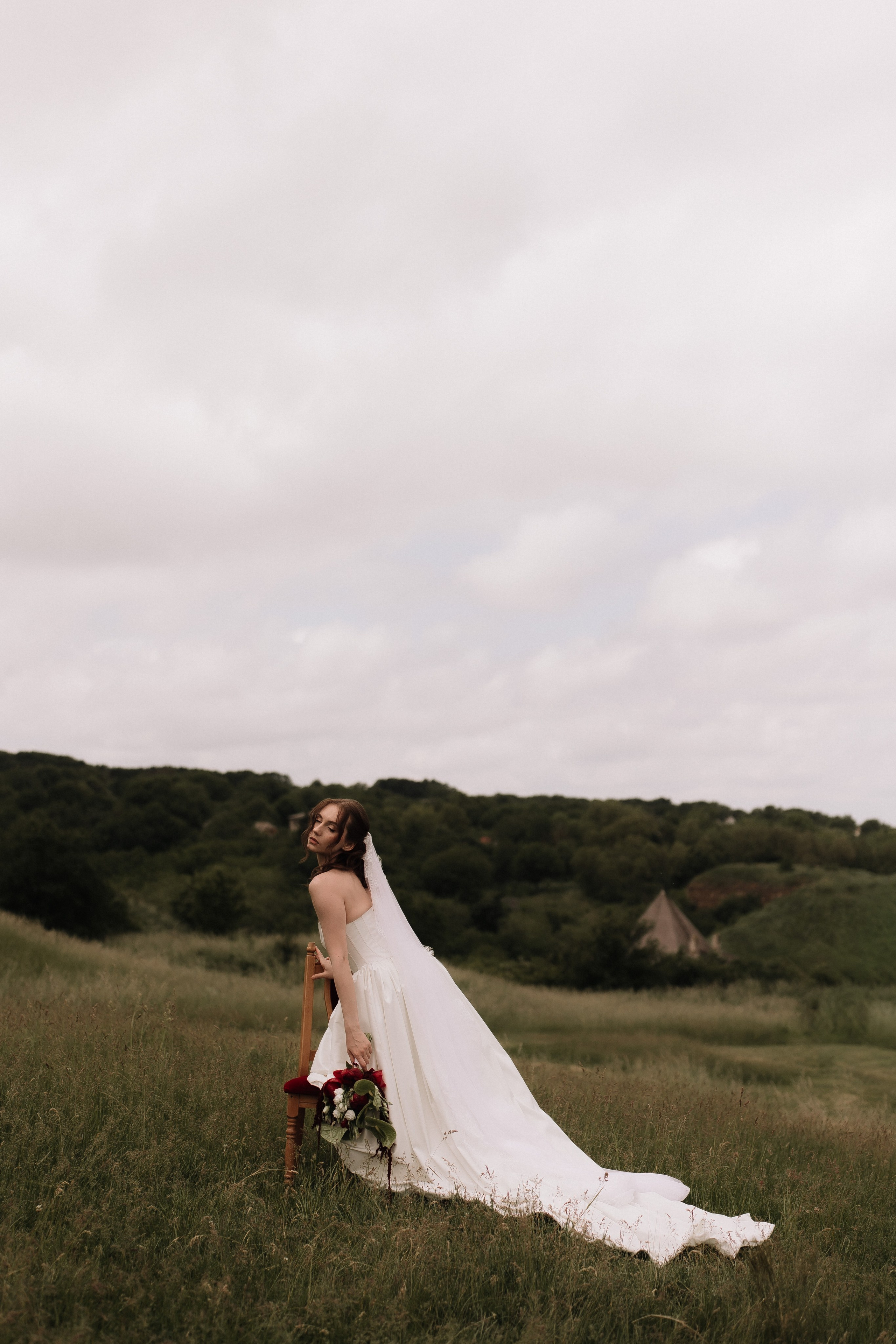 Love by the Castle. Фотограф Максим Остапенко | Кам'янець-Подільський | Львів | Київ