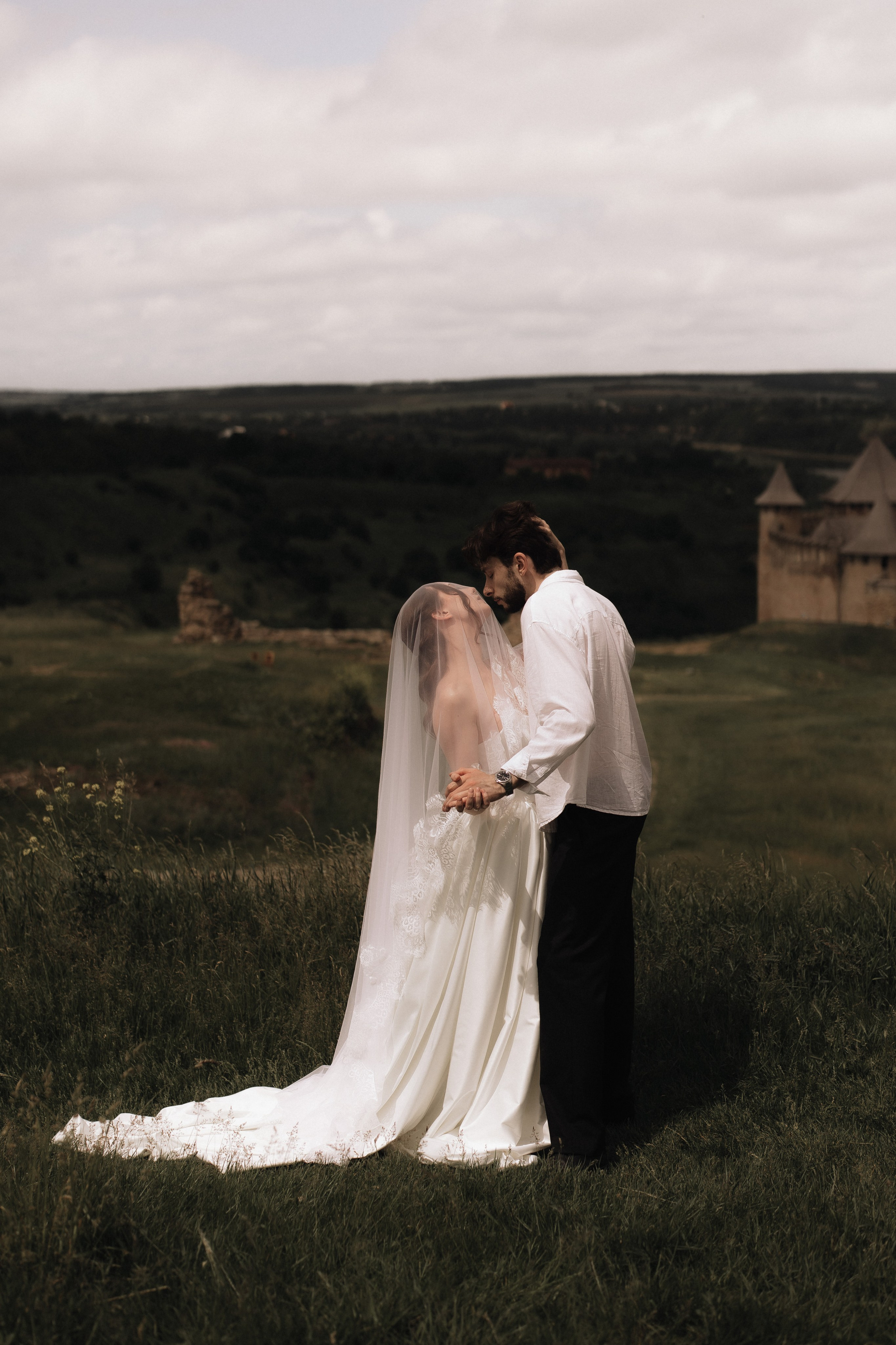 Love by the Castle. Фотограф Максим Остапенко | Кам'янець-Подільський | Львів | Київ
