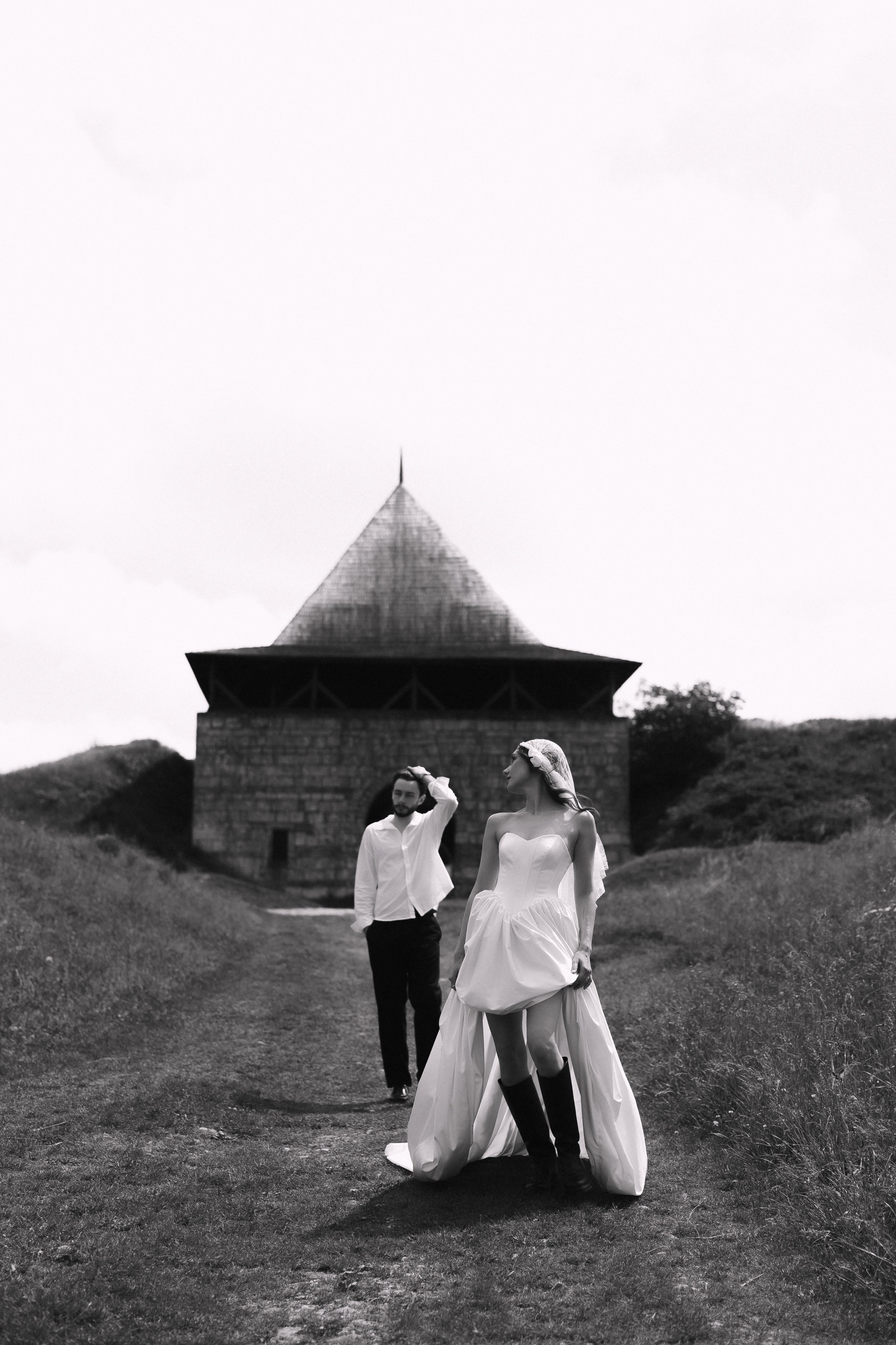 Love by the Castle. Фотограф Максим Остапенко | Кам'янець-Подільський | Львів | Київ