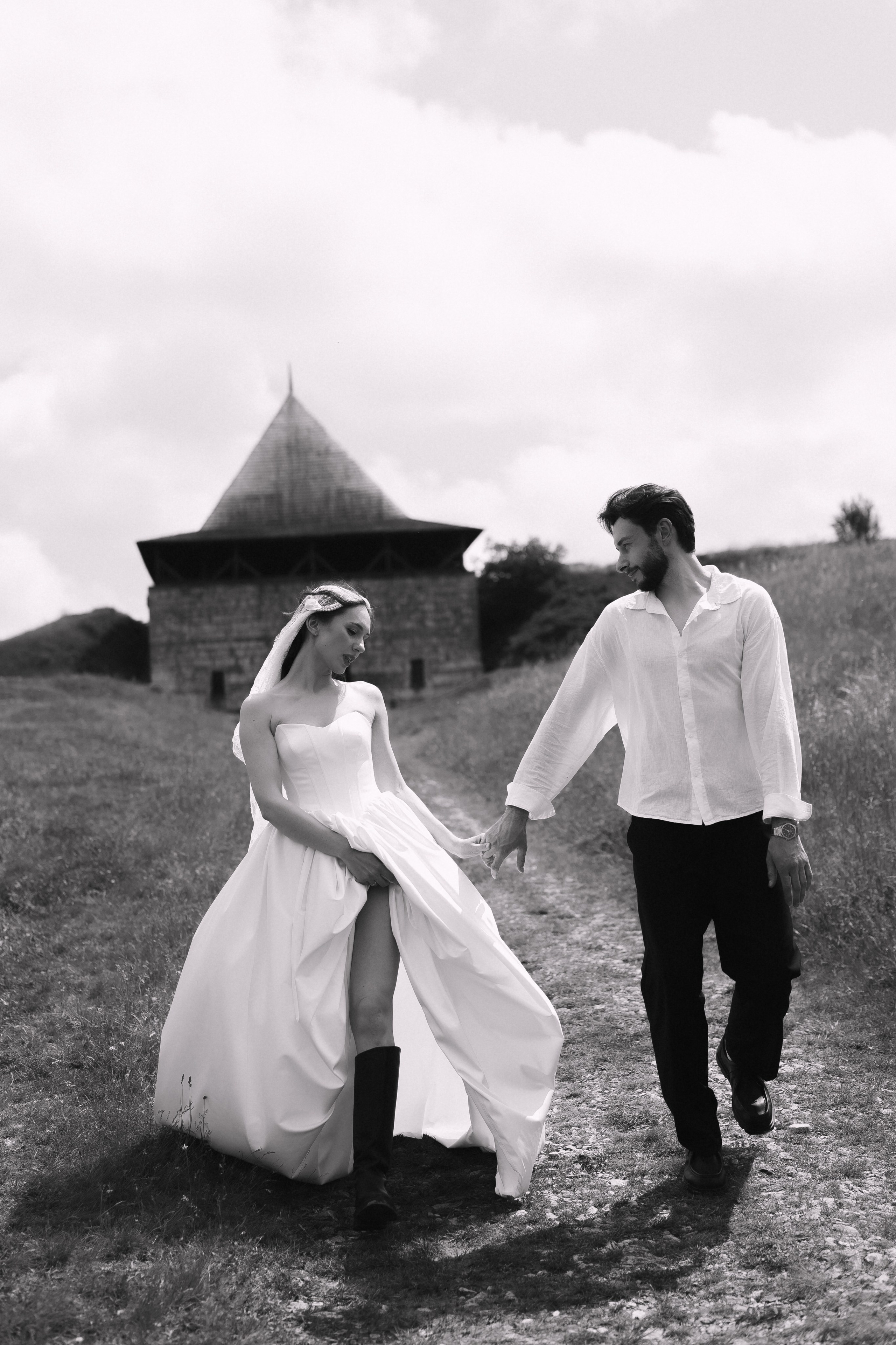 Love by the Castle. Фотограф Максим Остапенко | Кам'янець-Подільський | Львів | Київ