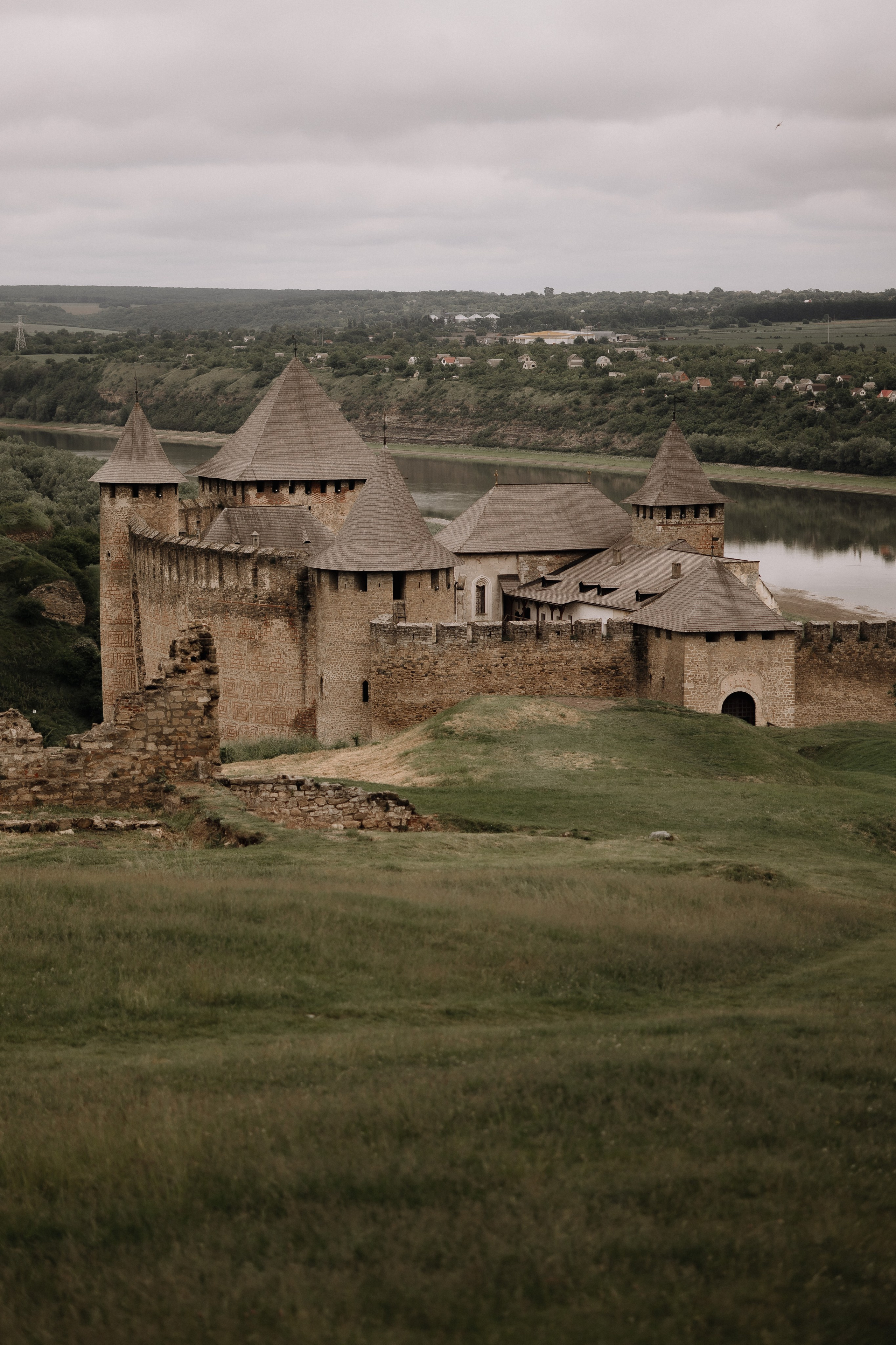 Love by the Castle. Фотограф Максим Остапенко | Кам'янець-Подільський | Львів | Київ