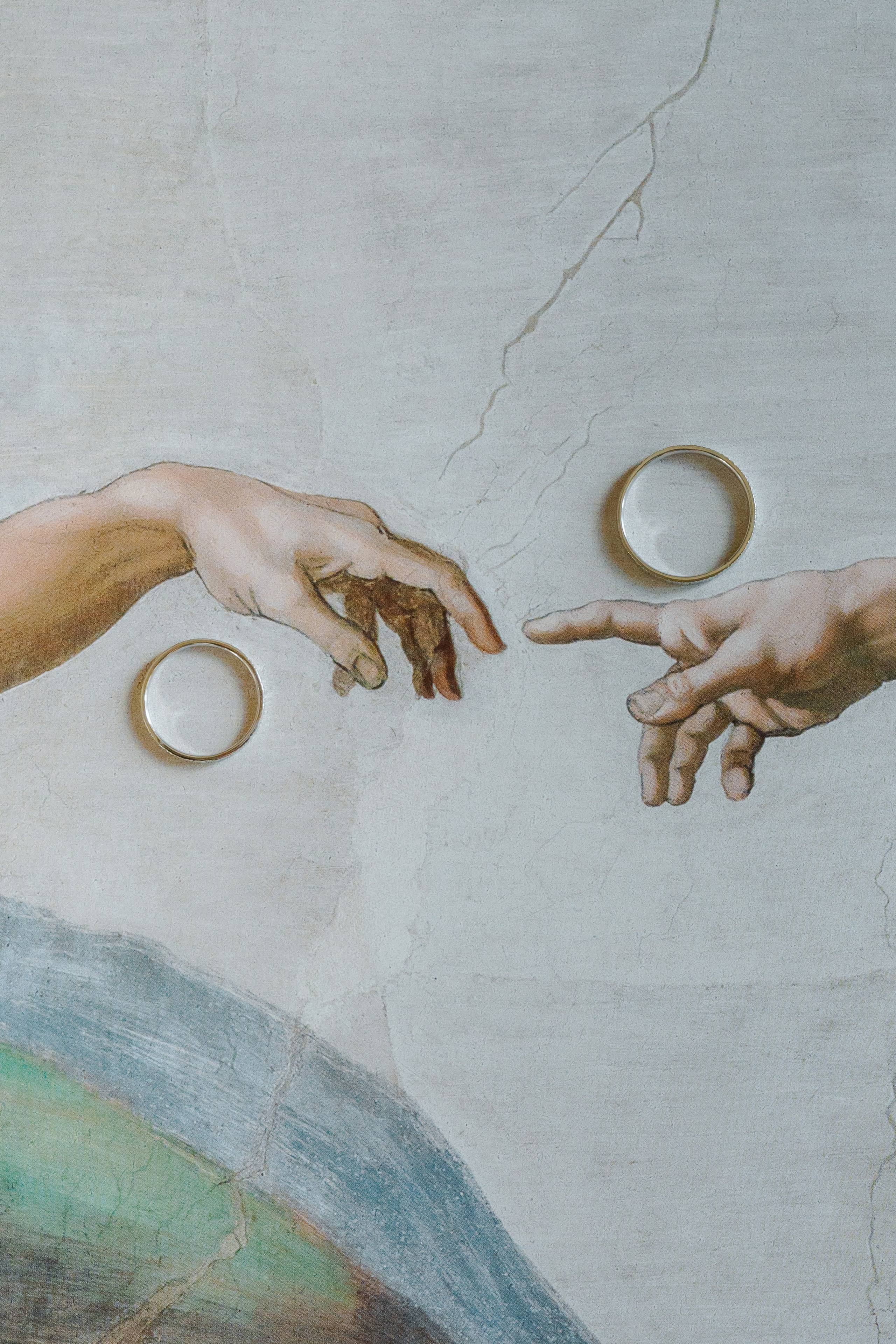 Свадебные кольца и руки