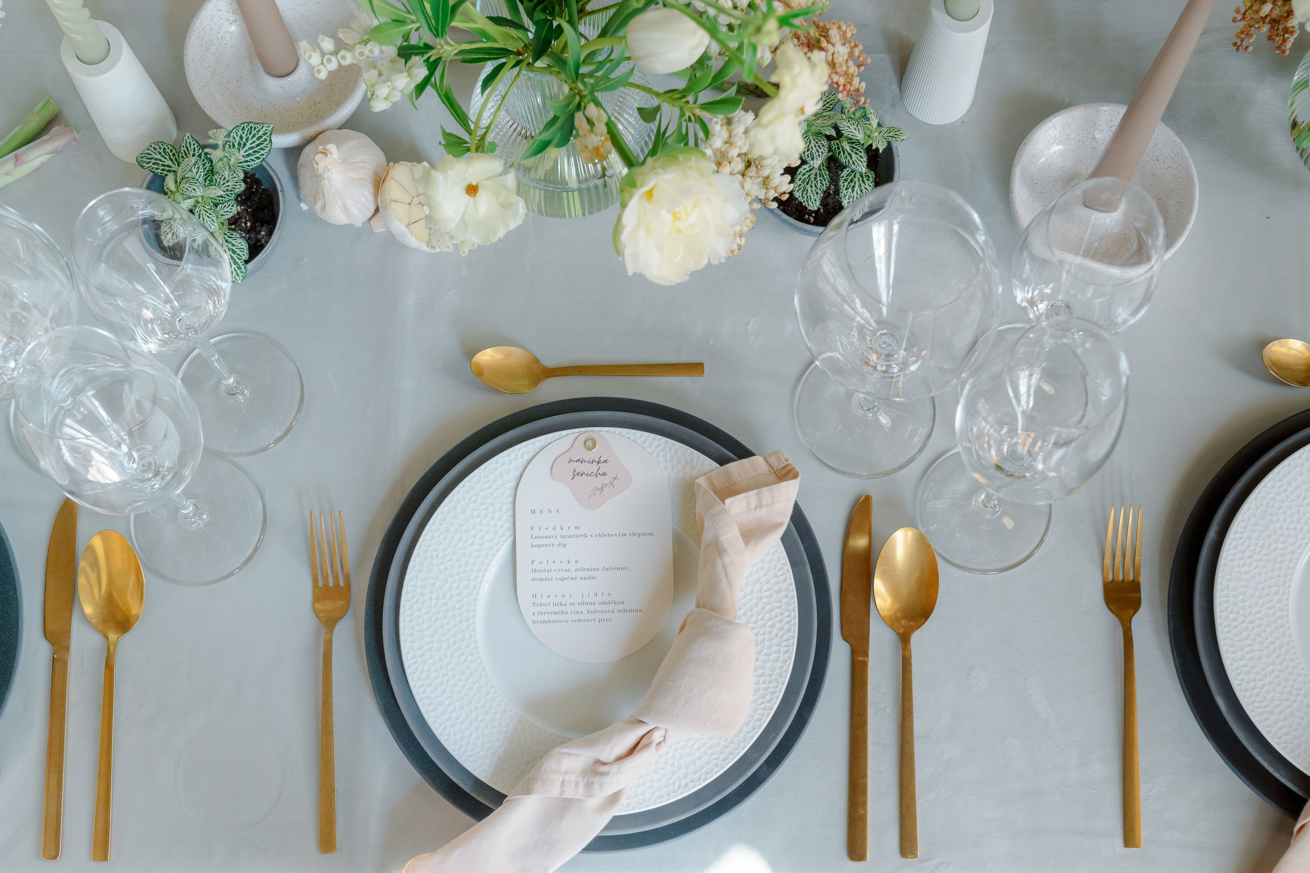 Свадьба Томаса и Вероники в шато Бон Репос. Vitalie Varvarynets — свадебный фотограф Прага