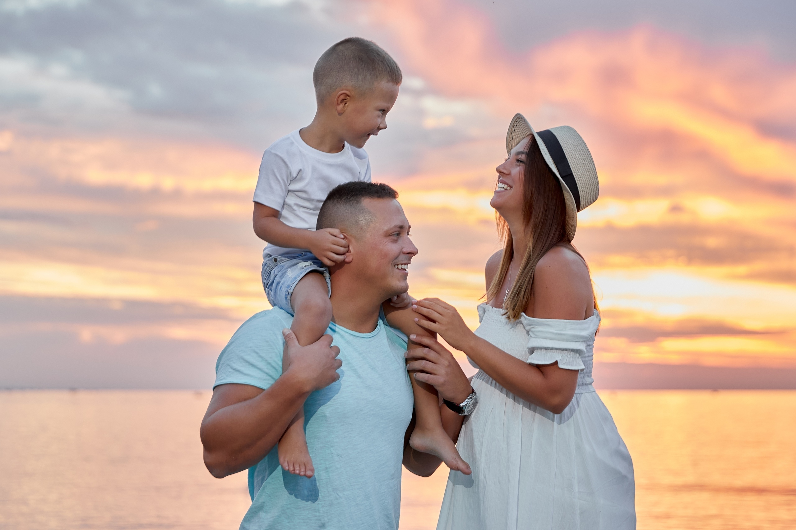 Семейная фотосессия Виктории, Максима и Тимурчика. Свадебный фотограф Батяло Сергей