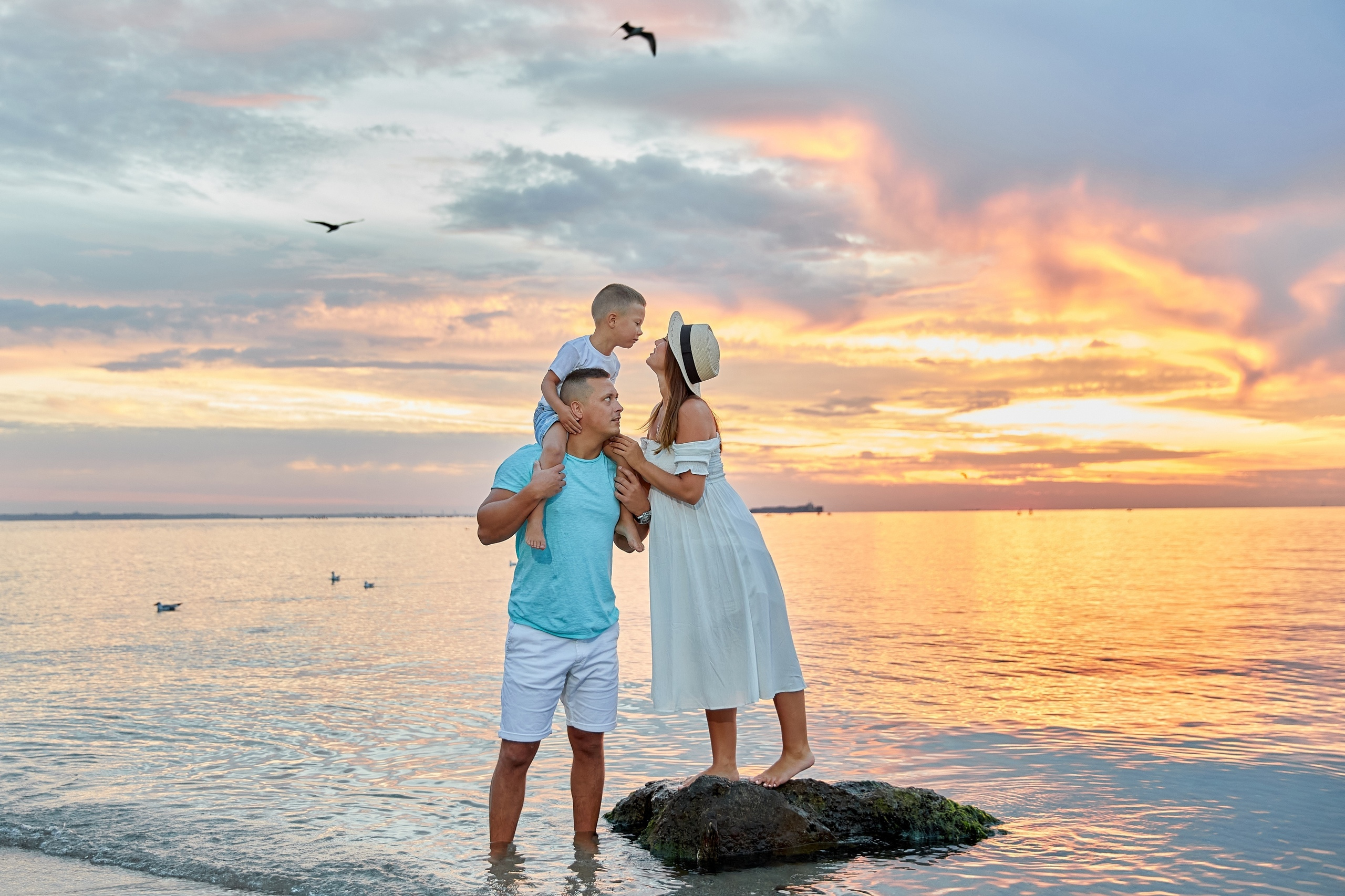 Семейная фотосессия Виктории, Максима и Тимурчика. Свадебный фотограф Батяло Сергей