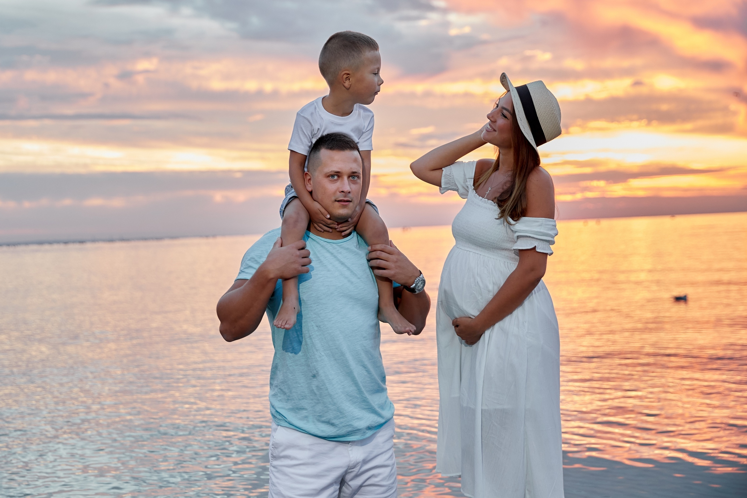 Семейная фотосессия Виктории, Максима и Тимурчика. Свадебный фотограф Батяло Сергей