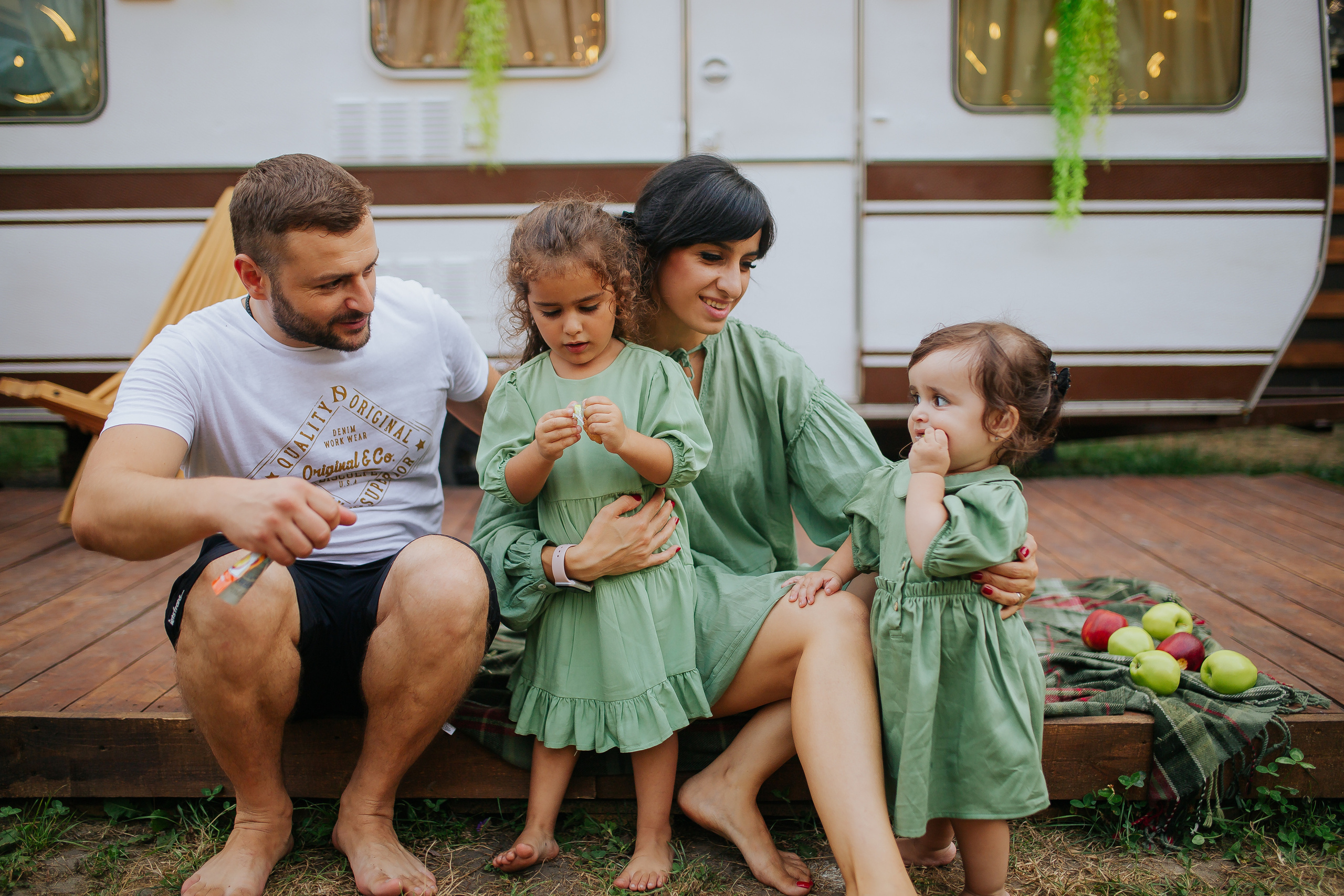 Сімейна фотосесфія в кемпінгу. Photographer ANNA PRUS
