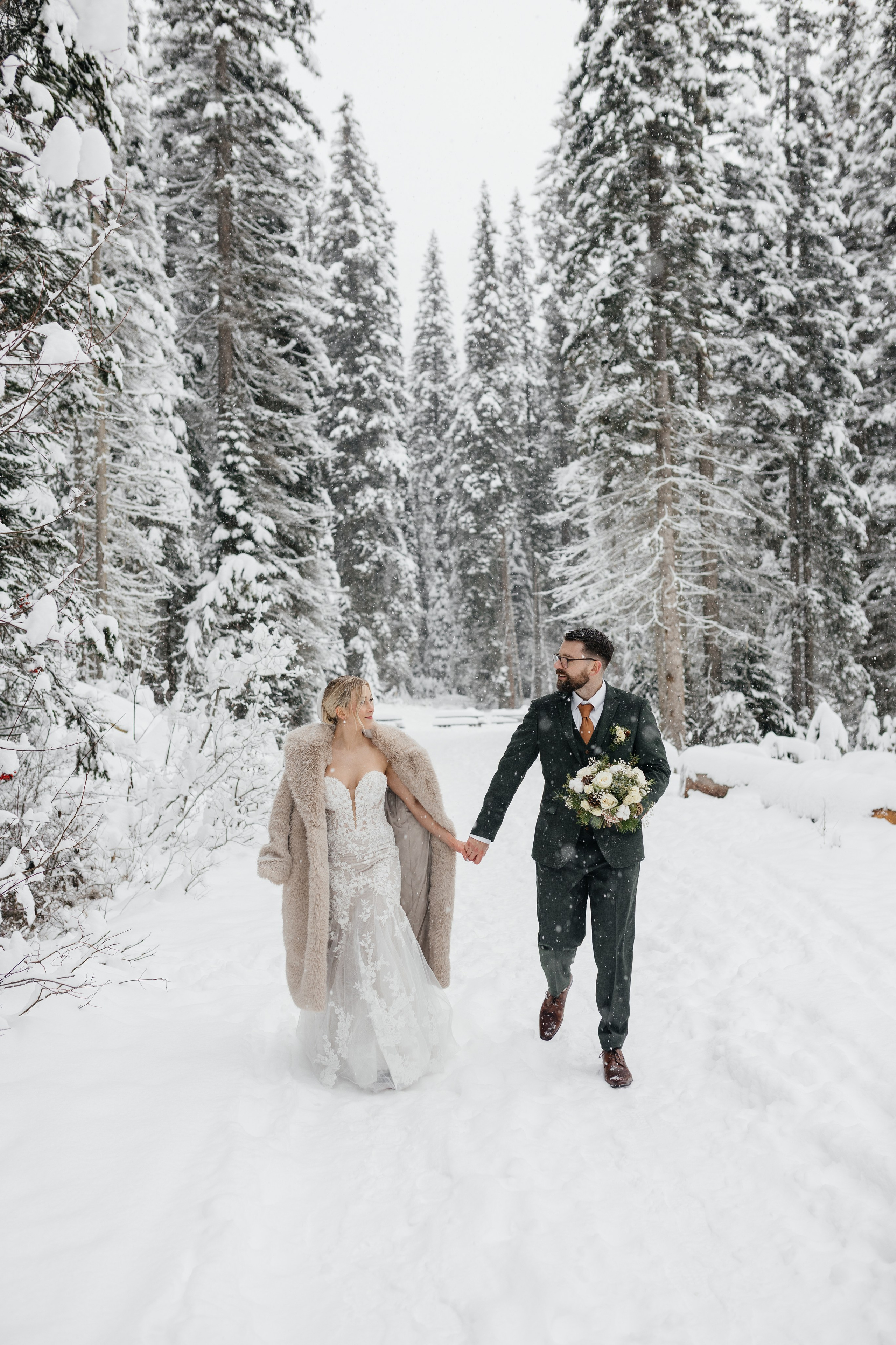 Winter wedding. Emerald lake lodge. Affordable Photographer in Calgary — Tetiana Shuhai