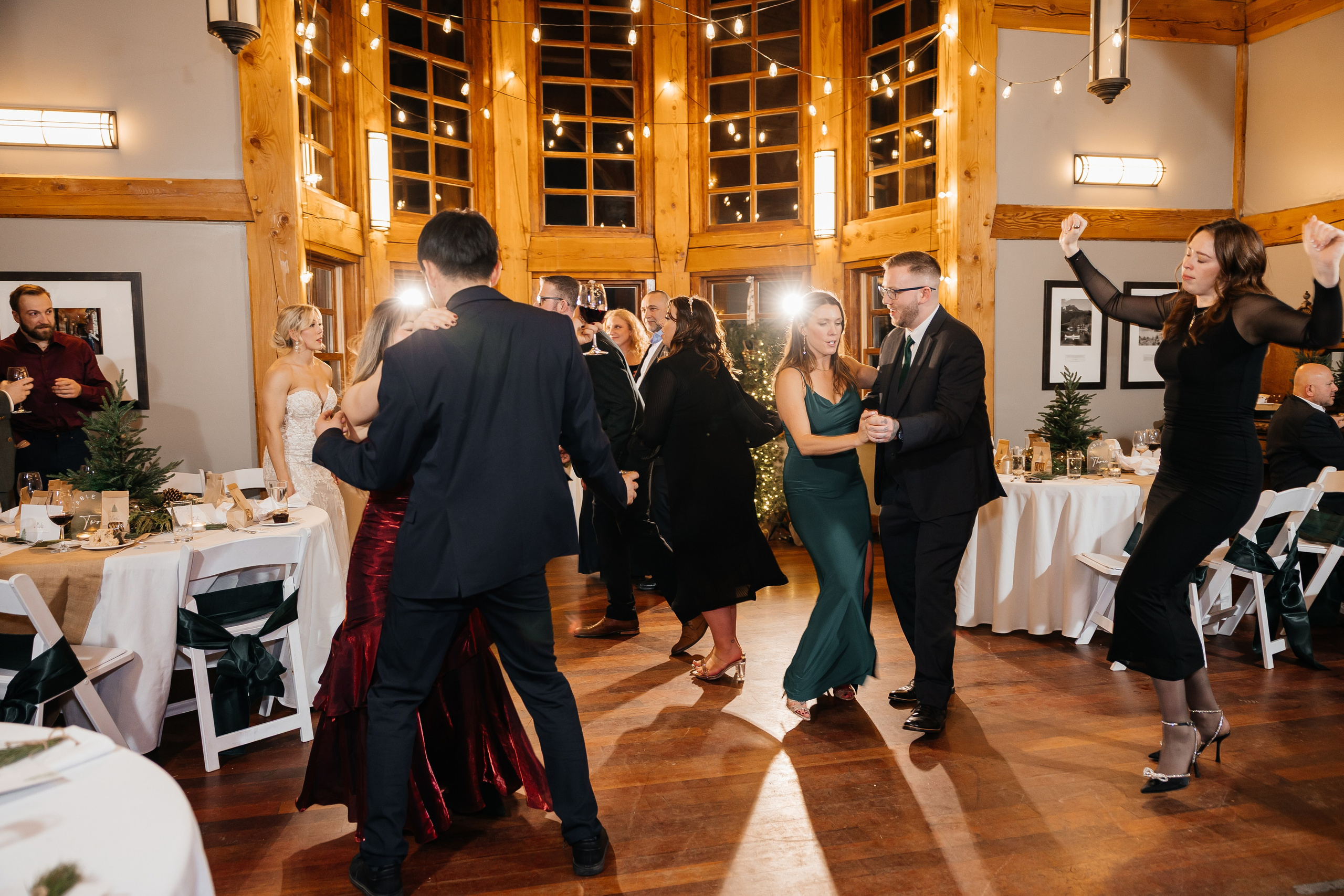 Winter wedding. Emerald lake lodge. Affordable Photographer in Calgary — Tetiana Shuhai