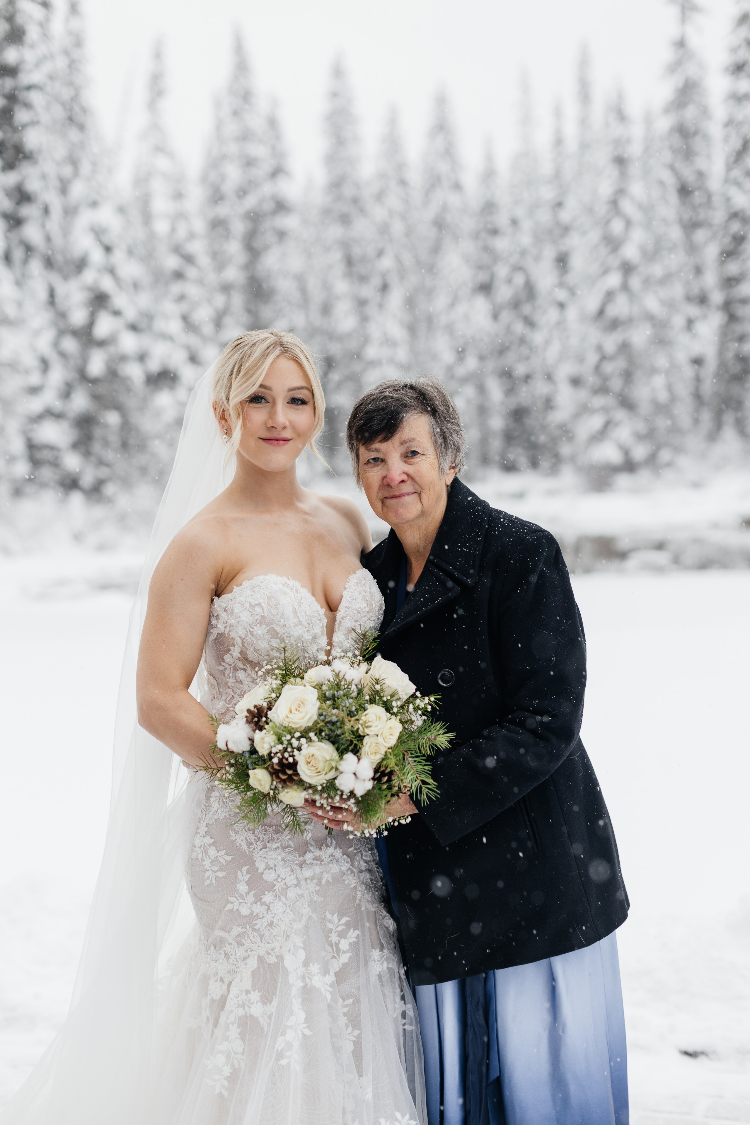 Winter wedding. Emerald lake lodge. Affordable Photographer in Calgary — Tetiana Shuhai