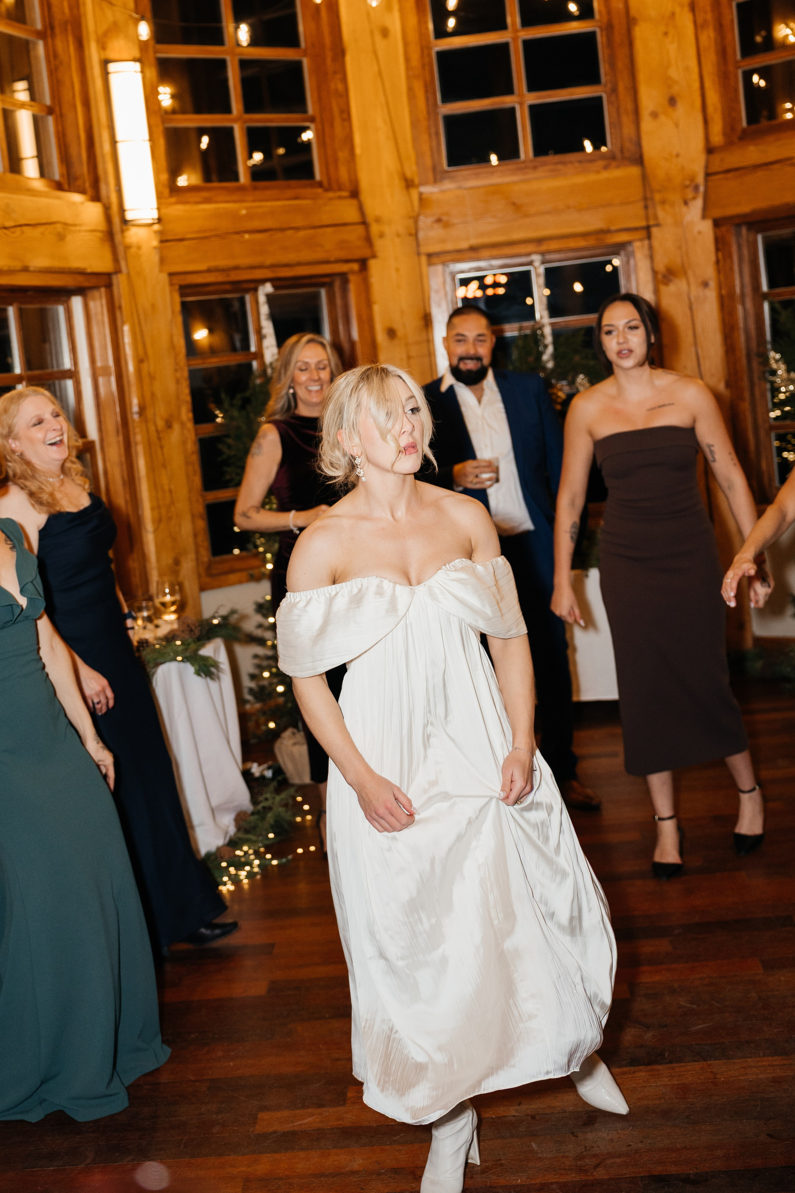 Winter wedding. Emerald lake lodge. Affordable Photographer in Calgary — Tetiana Shuhai