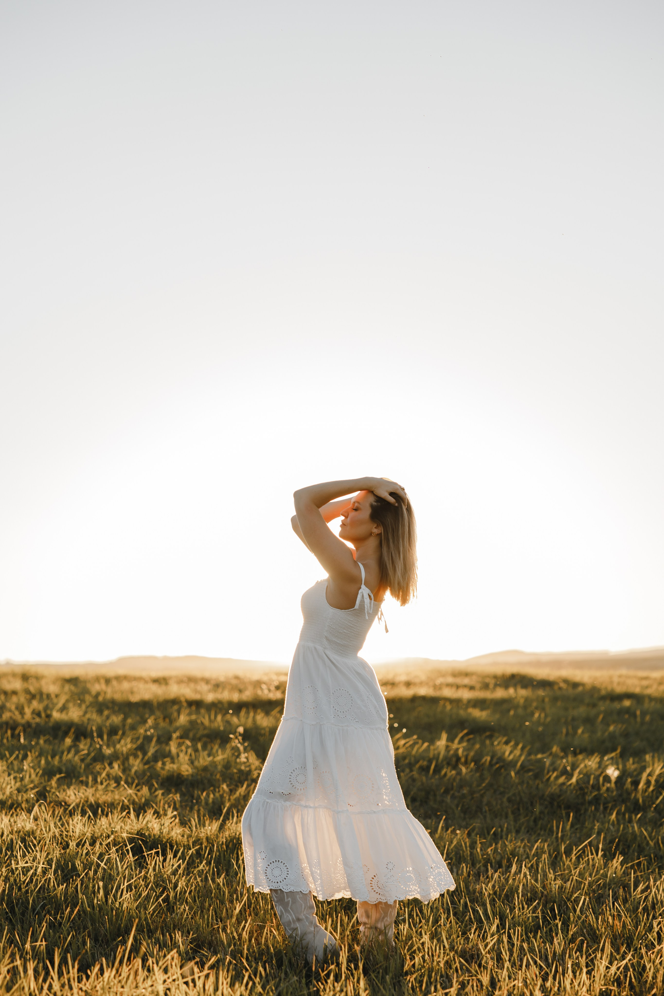 Maria. Sunset photoshoot with hourse