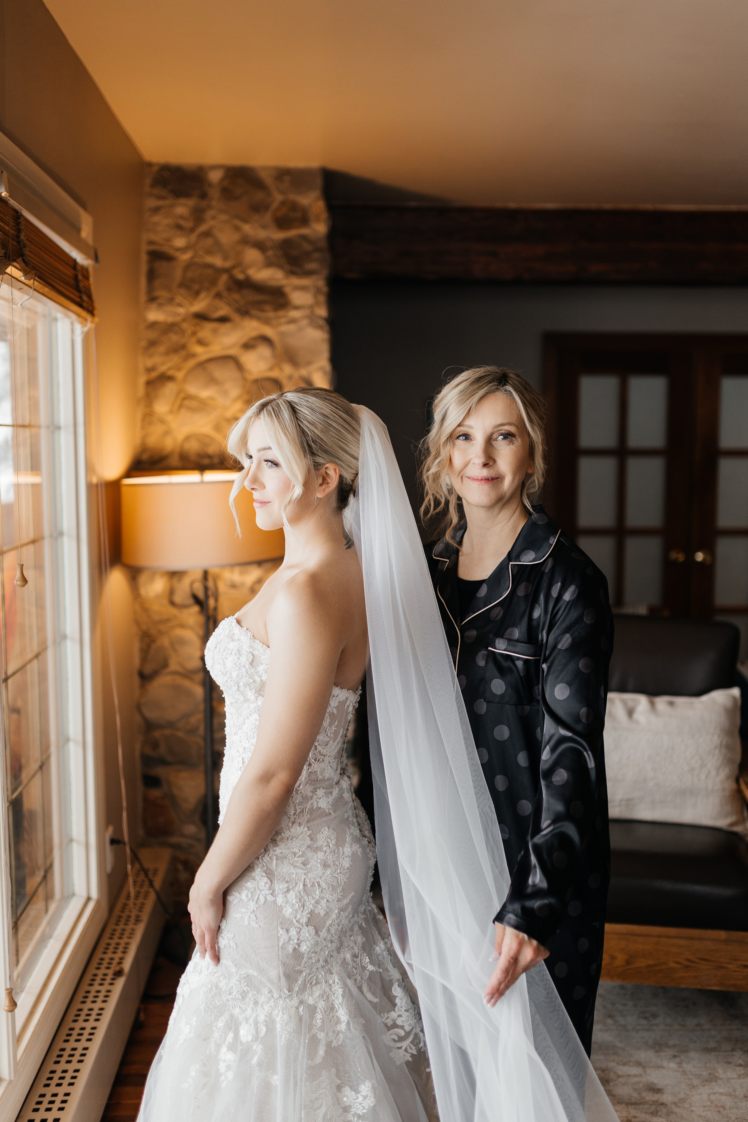 Winter wedding. Emerald lake lodge. Affordable Photographer in Calgary — Tetiana Shuhai