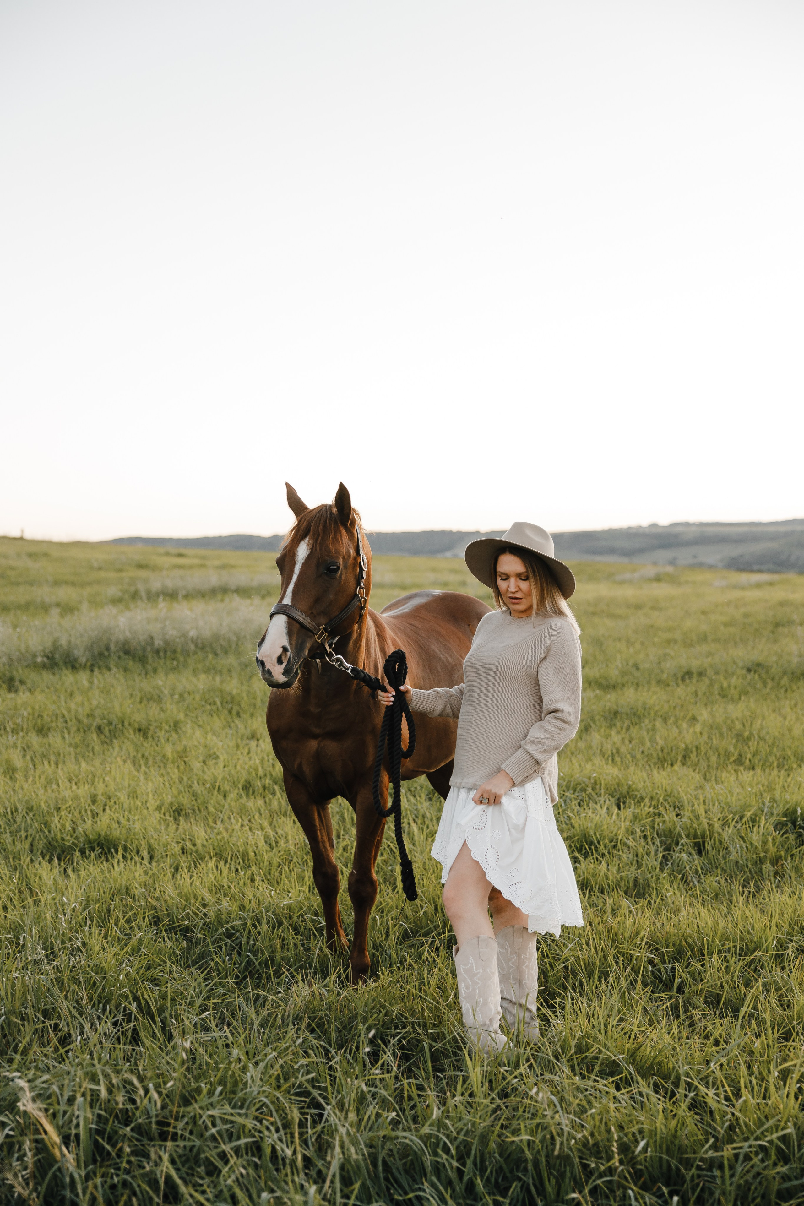 Maria. Sunset photoshoot with hourse