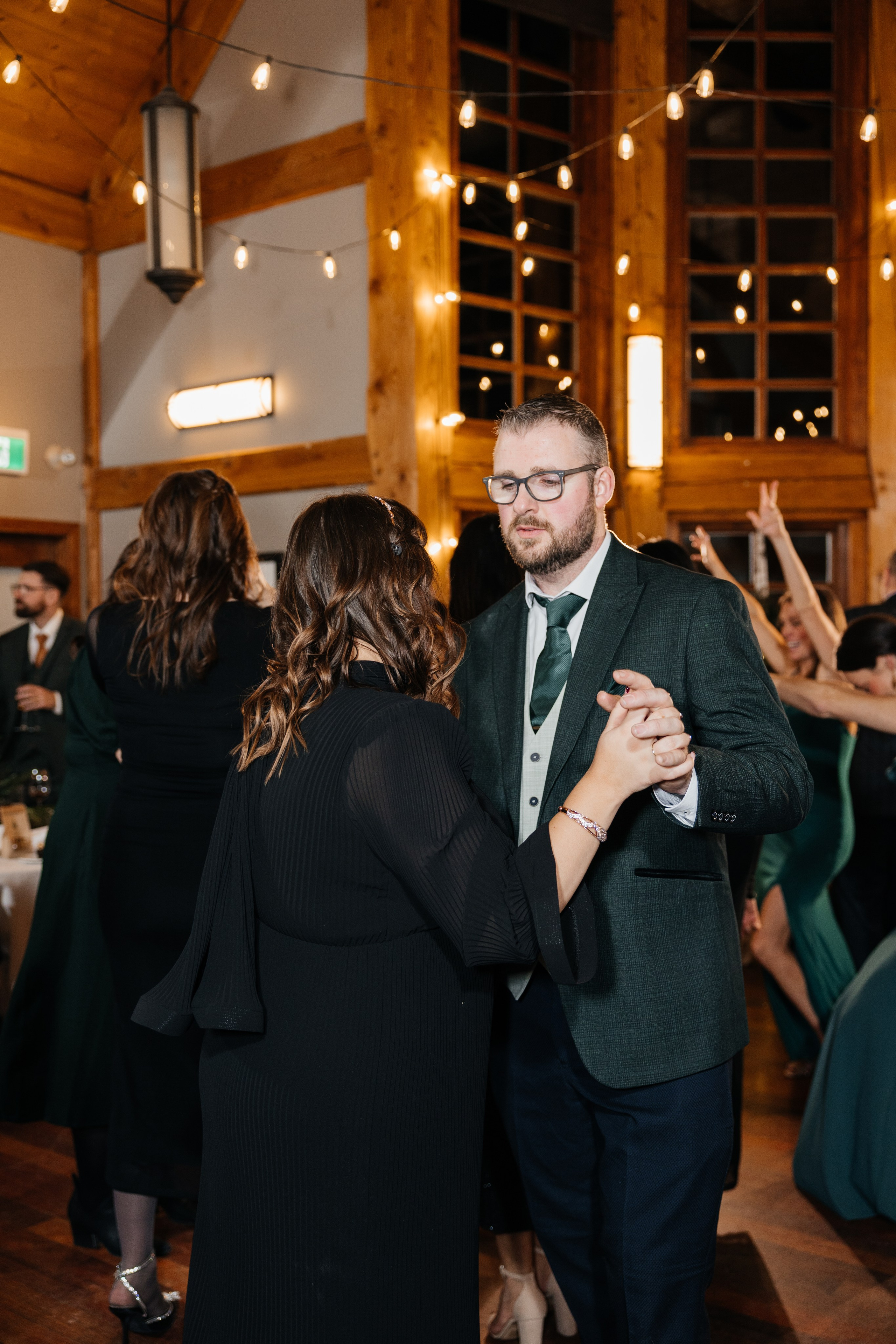 Winter wedding. Emerald lake lodge. Affordable Photographer in Calgary — Tetiana Shuhai