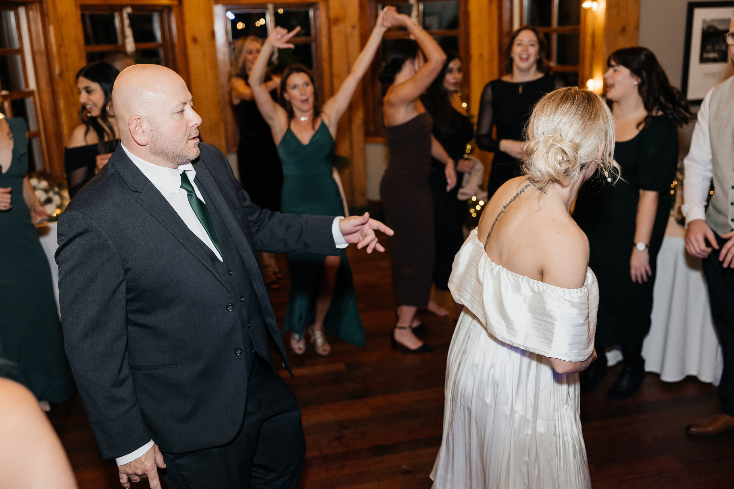 Winter wedding. Emerald lake lodge. Affordable Photographer in Calgary — Tetiana Shuhai